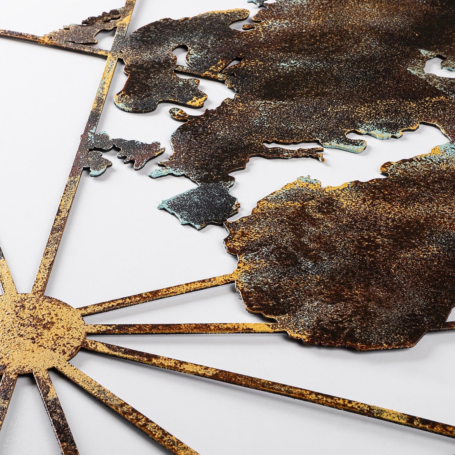 Verleihen Sie Ihrem Zuhause mit der World Map Large Wanddeko von Wallity einen Hauch von Eleganz und Kreativität – ein einzigartiges, handbemaltes Kunstwerk.