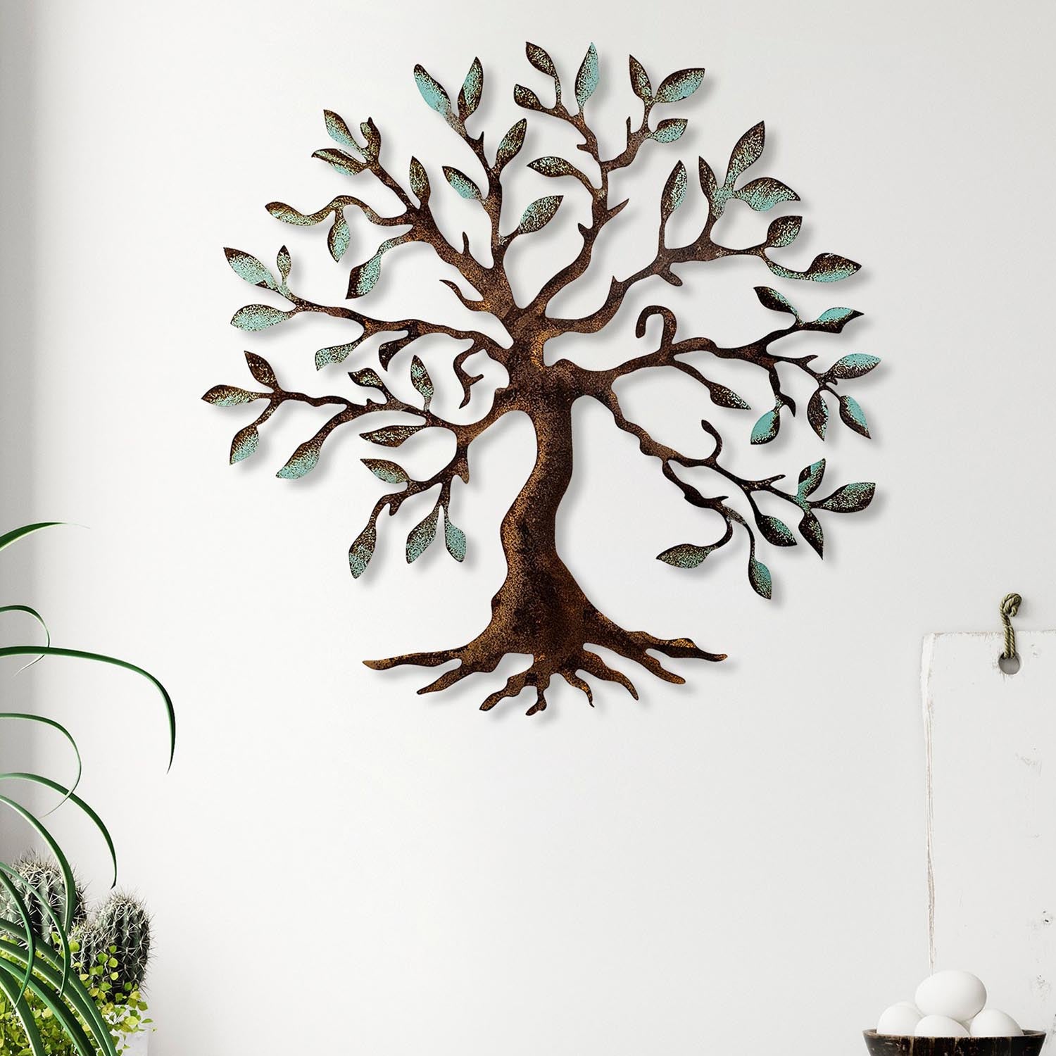 Entdecken Sie die mehrfarbige Tree Wanddeko von Wallity – ein einzigartiges Metallkunstwerk, das jedem Raum Eleganz und Stil verleiht.