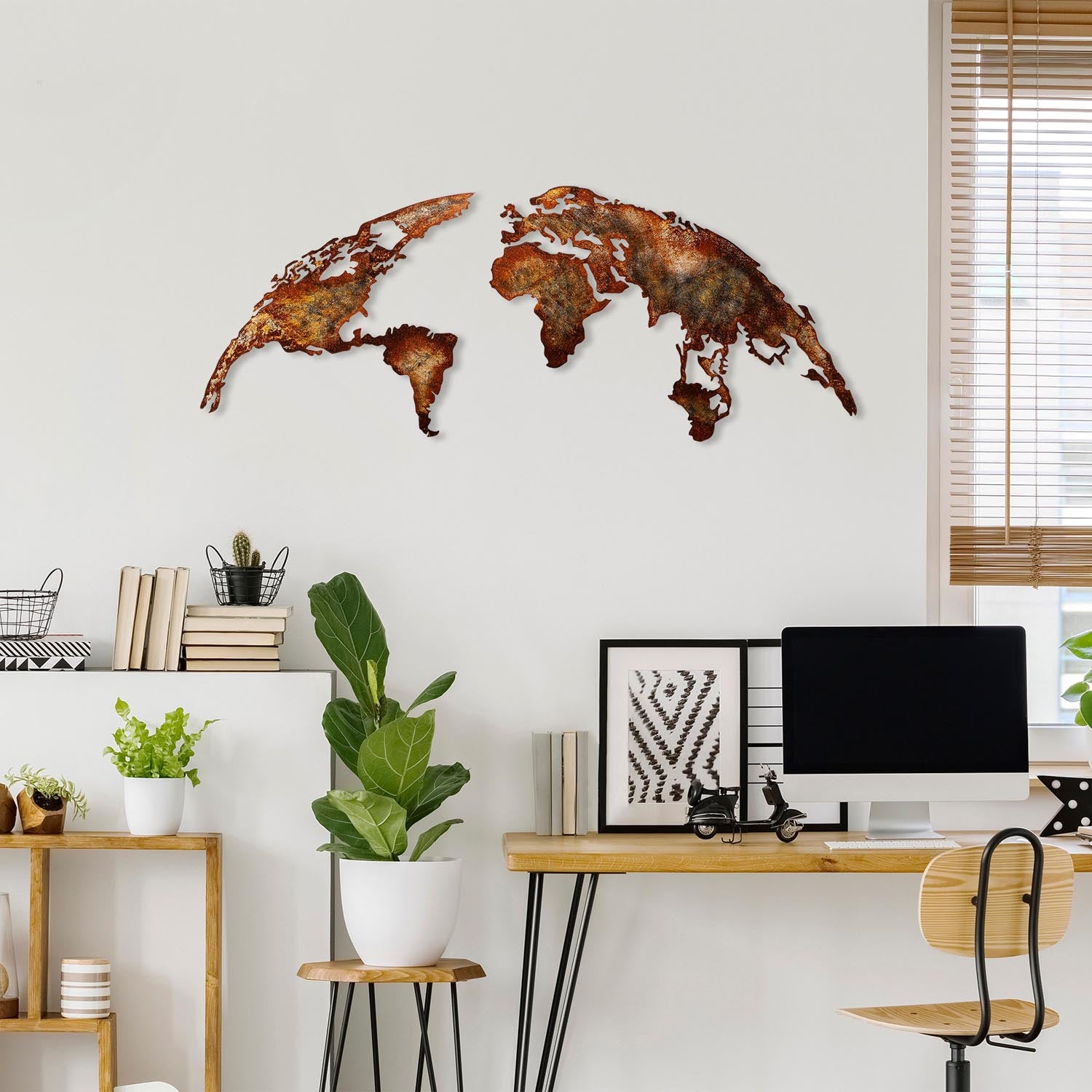 Entdecken Sie die mehrfarbige World Map Medium Wanddeko von Wallity – ein elegantes Metallkunstwerk, das jeden Raum stilvoll aufwertet.