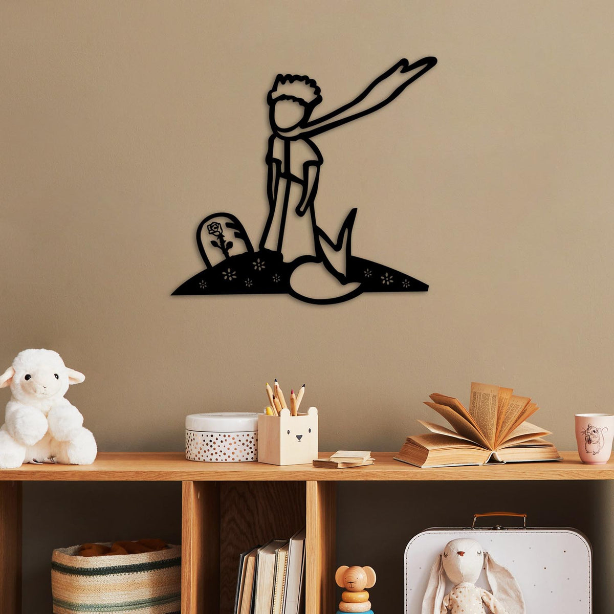 The Little Prince Wanddeko - Schwarz in Schwarz präsentiert im Onlineshop von KAQTU Design AG. Wanddeko ist von Wallity