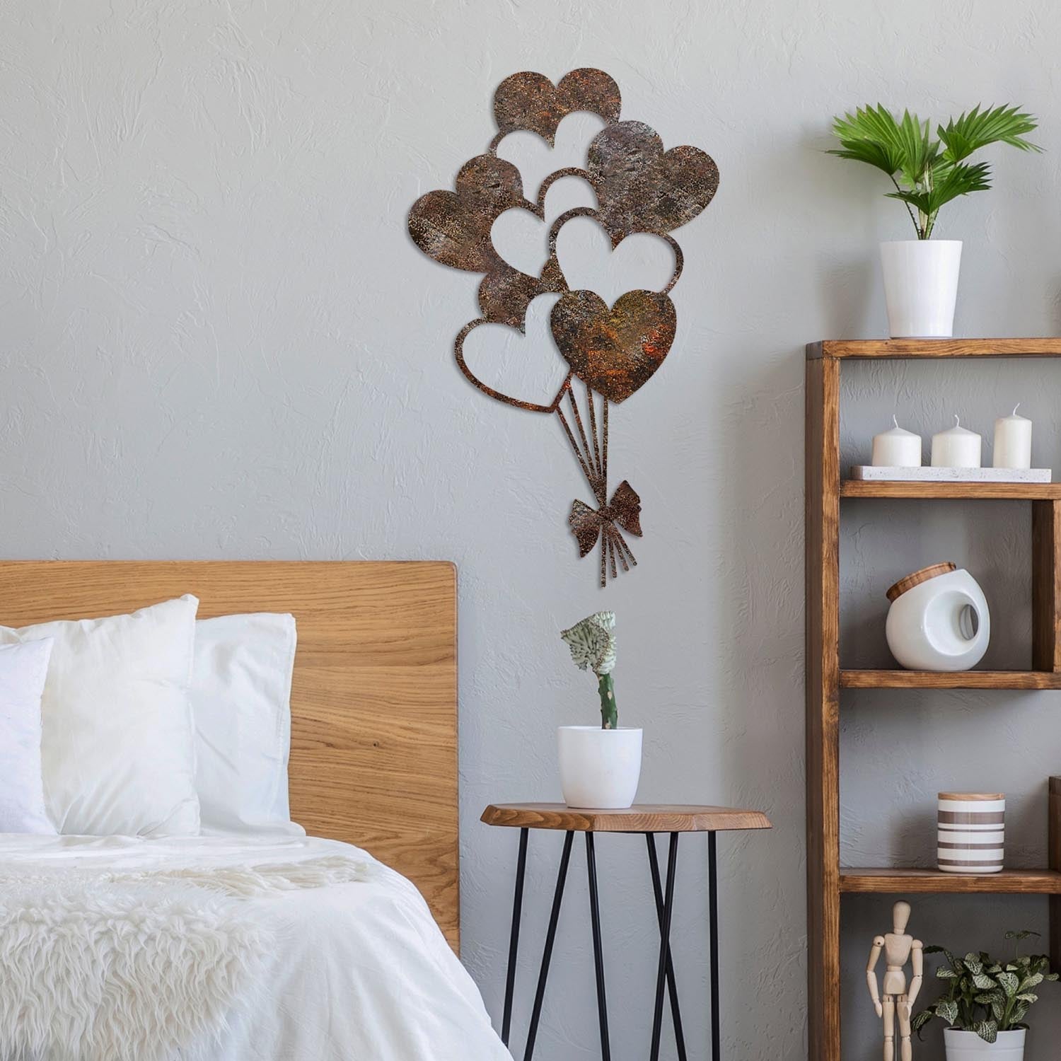 Verleihen Sie Ihrem Wohnraum mit der handbemalten Wanddeko Rusty Heart 1 von Wallity einen Hauch von Vintage-Charme und Eleganz.