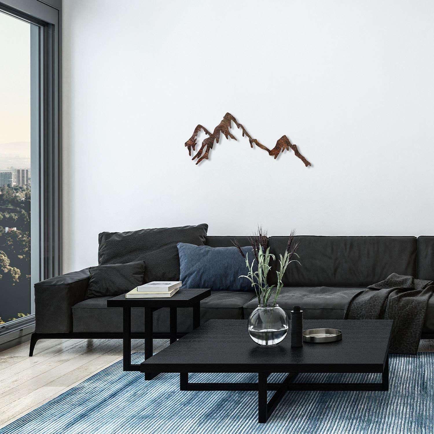 Verleihen Sie Ihrem Zuhause mit der handgemalten Wanddeko "Rusty Mountain" von Wallity einen Hauch von Vintage-Charme und Eleganz!