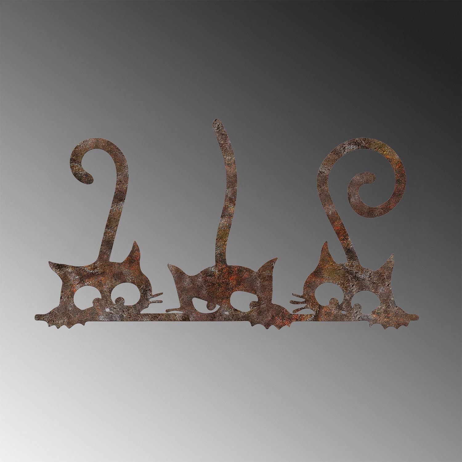Entdecken Sie die handgemalte Wanddeko Rusty Cats 1 von Wallity – ein einzigartiges Metallkunstwerk, das jedem Raum Charakter verleiht.