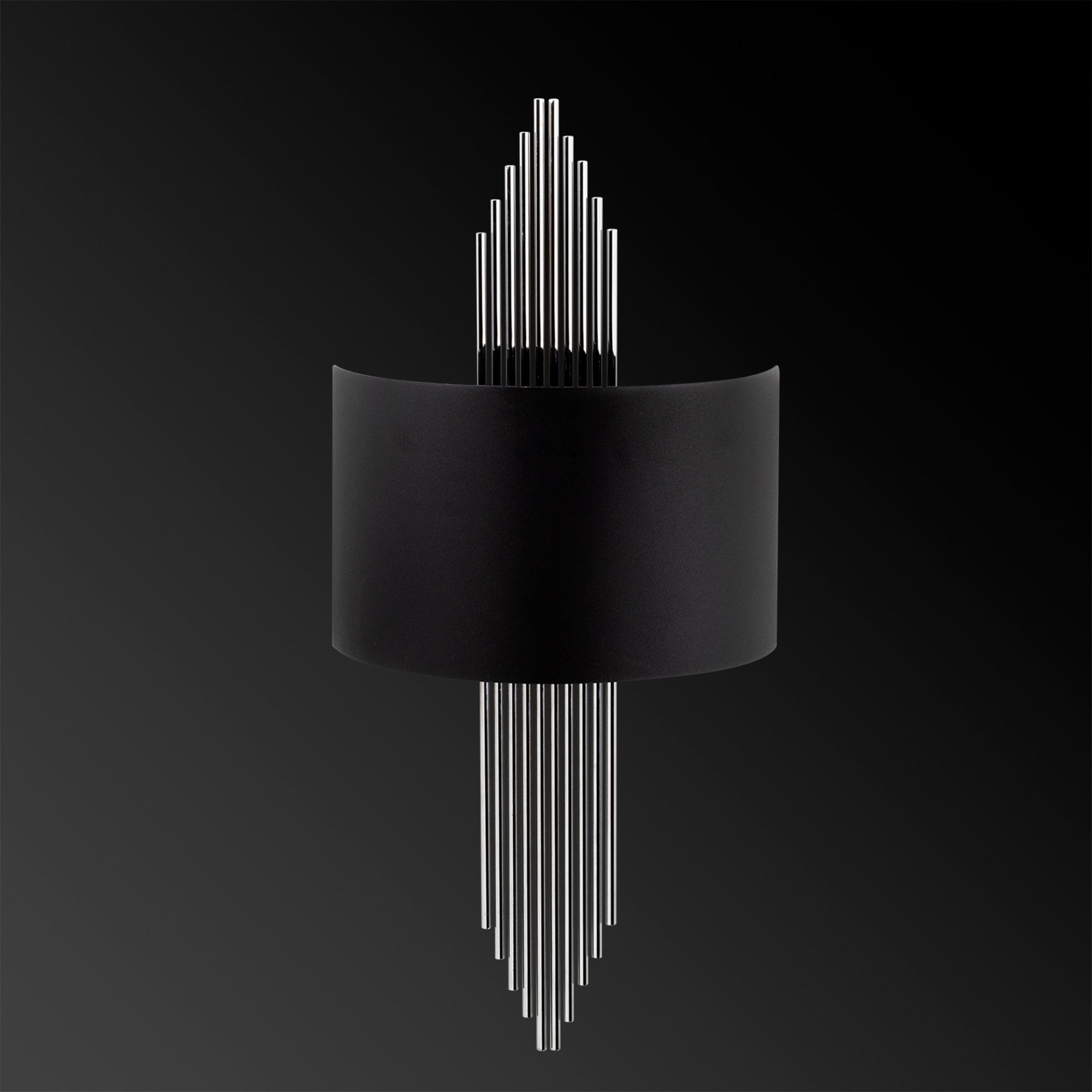 Moderne Wandleuchte 618 von Opviq in edlem Schwarz und Silber. Verleihen Sie Ihrem Raum mit dieser stilvollen Lampe einen Hauch von Eleganz.