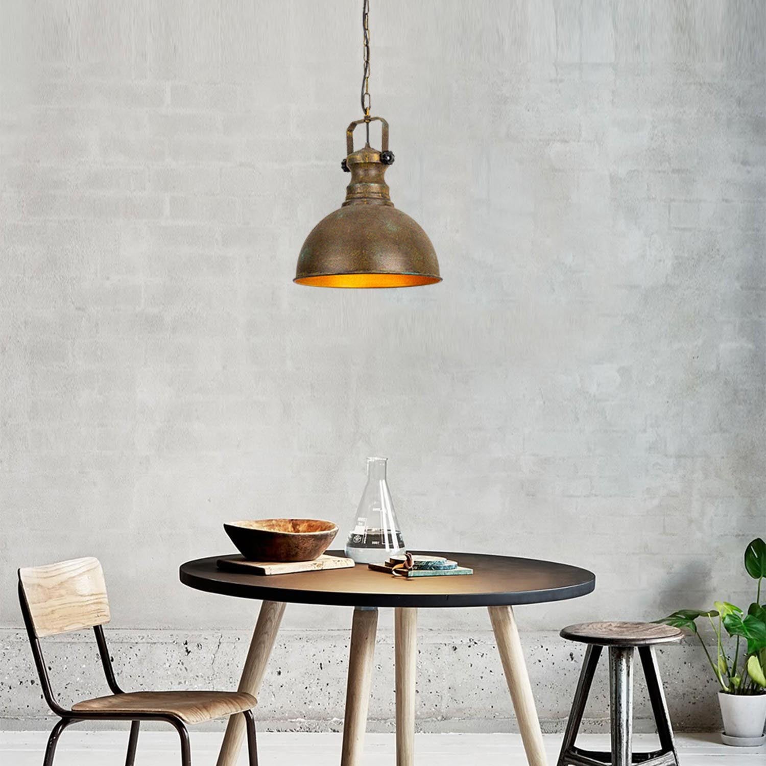 Entdecken Sie die elegante Sağlam Pendelleuchte in Antik von Opviq. Ein stilvolles Highlight für jeden Raum, das Vintage-Charme und moderne Raffinesse vereint.