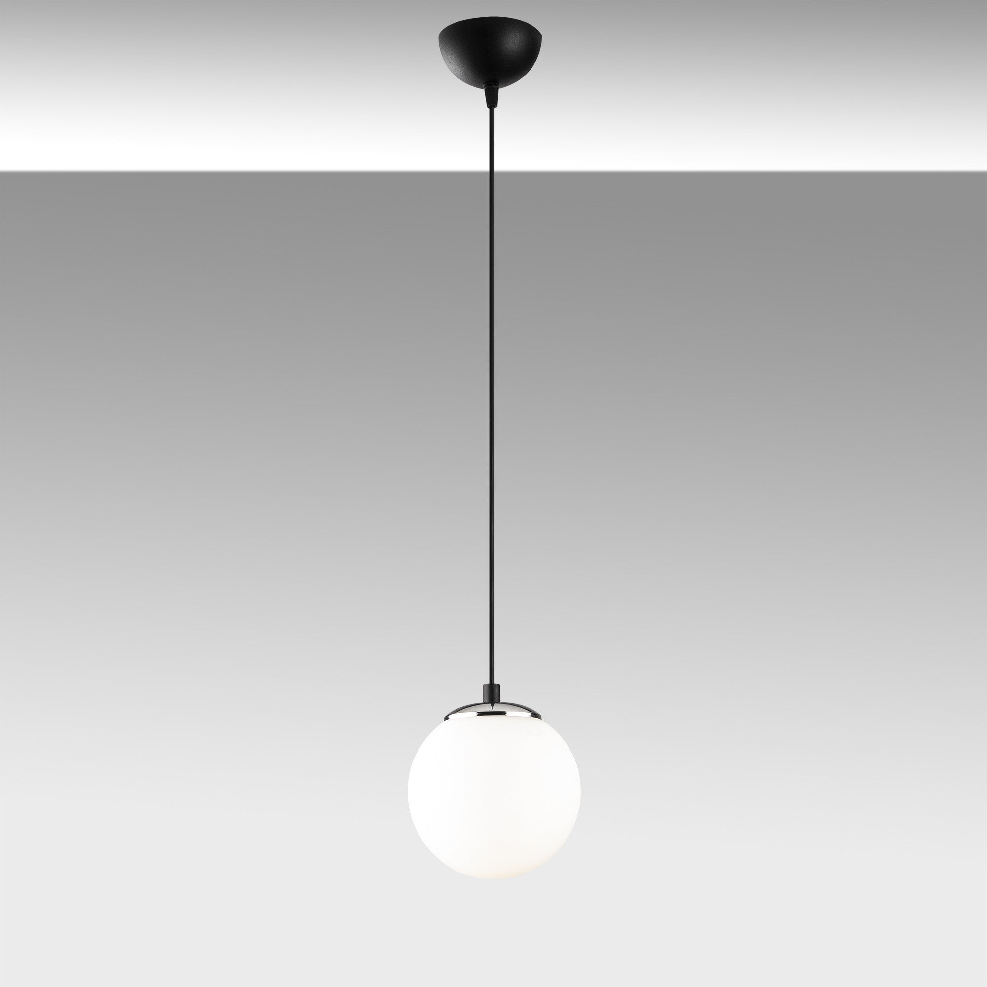 Verleihen Sie Ihrem Raum mit der Üzüm Pendelleuchte von Opviq in Schwarz-Weiß einen Hauch von Eleganz und modernem Flair. Ideal für stilvolle Akzente.