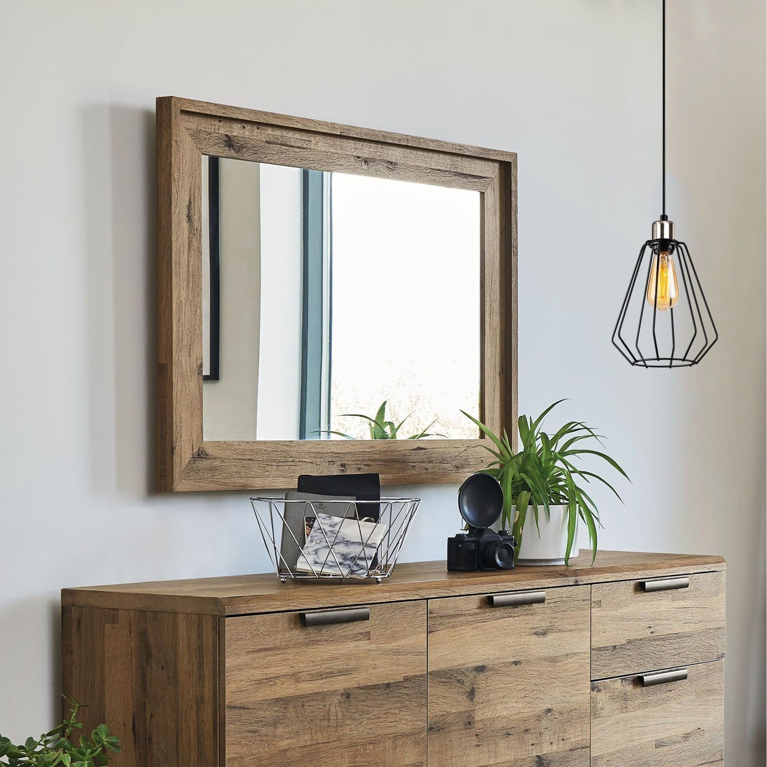 Entdecken Sie die Kese Pendelleuchte in Schwarz von Opviq – ein eleganter Kronleuchter, der jedem Raum Stil und Charakter verleiht.