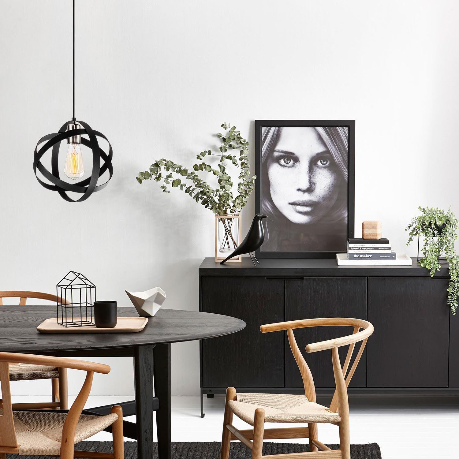 Entdecken Sie die elegante Gezegen Pendelleuchte in Schwarz Nickel von Opviq. Perfekt für modernes Wohndesign, verleiht sie jedem Raum Stil und Atmosphäre.