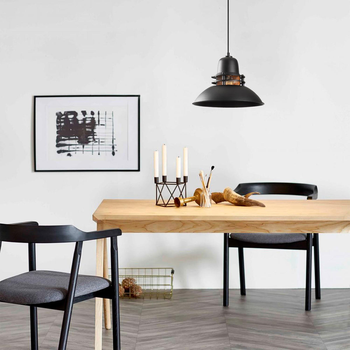 Sağlam Pendellampe - Schwarz Gold in Schwarz Gold präsentiert im Onlineshop von KAQTU Design AG. Pendelleuchte ist von Opviq