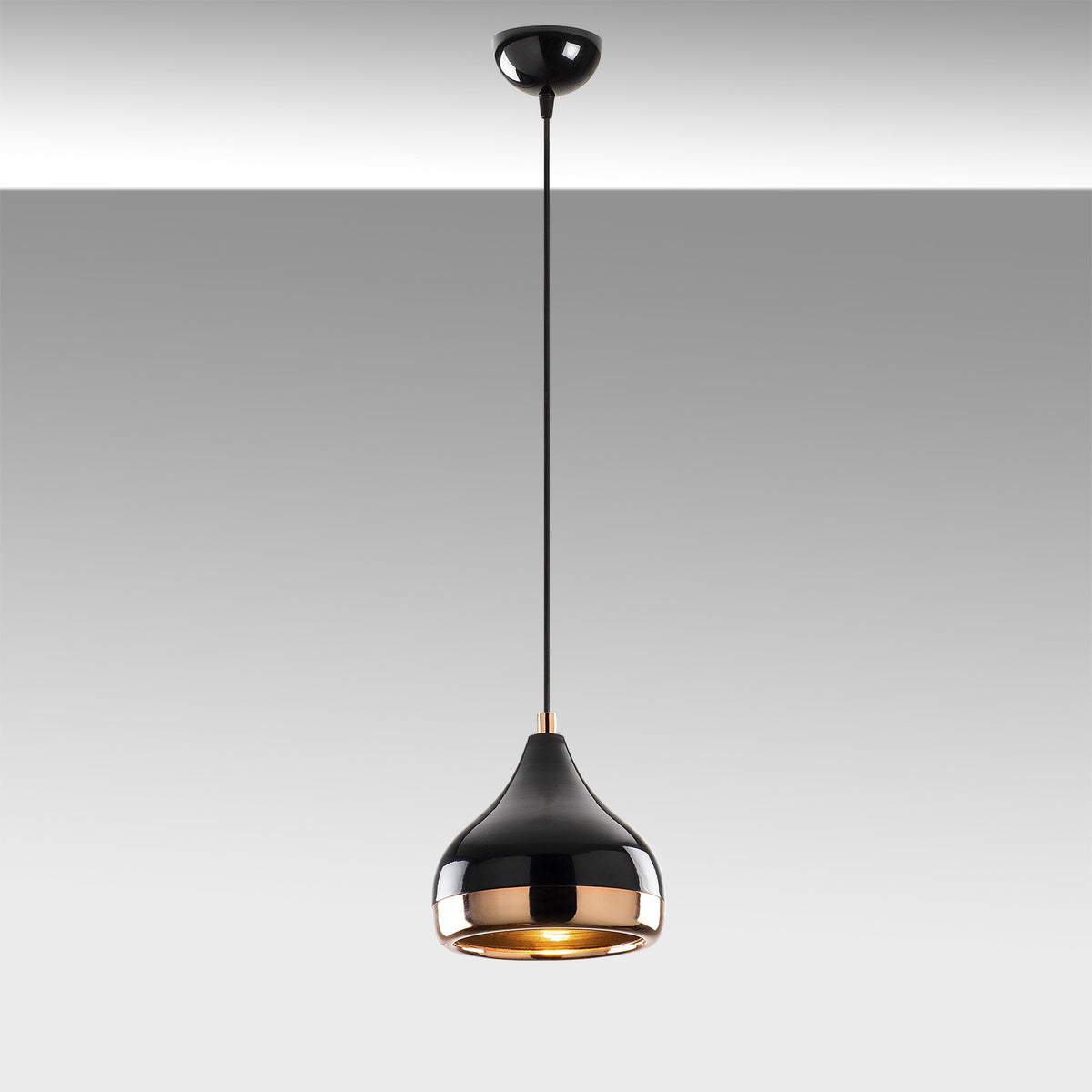 Yıldo Pendellampe - Schwarz
Kupfer in Schwarz
Kupfer präsentiert im Onlineshop von KAQTU Design AG. Pendelleuchte ist von Opviq