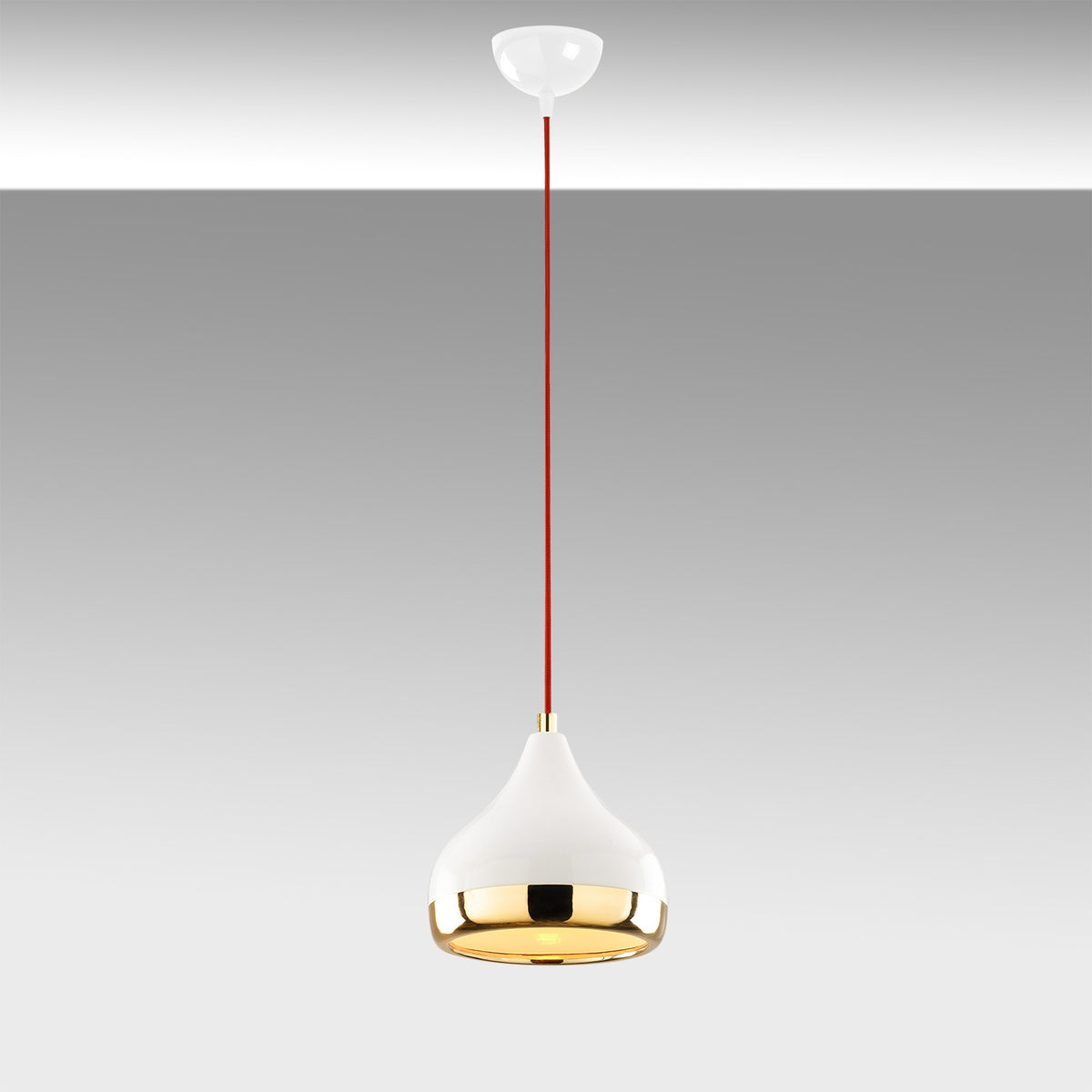 Yıldo Pendellampe - Weiss Rot Gold in Weiss Rot Gold präsentiert im Onlineshop von KAQTU Design AG. Pendelleuchte ist von Opviq