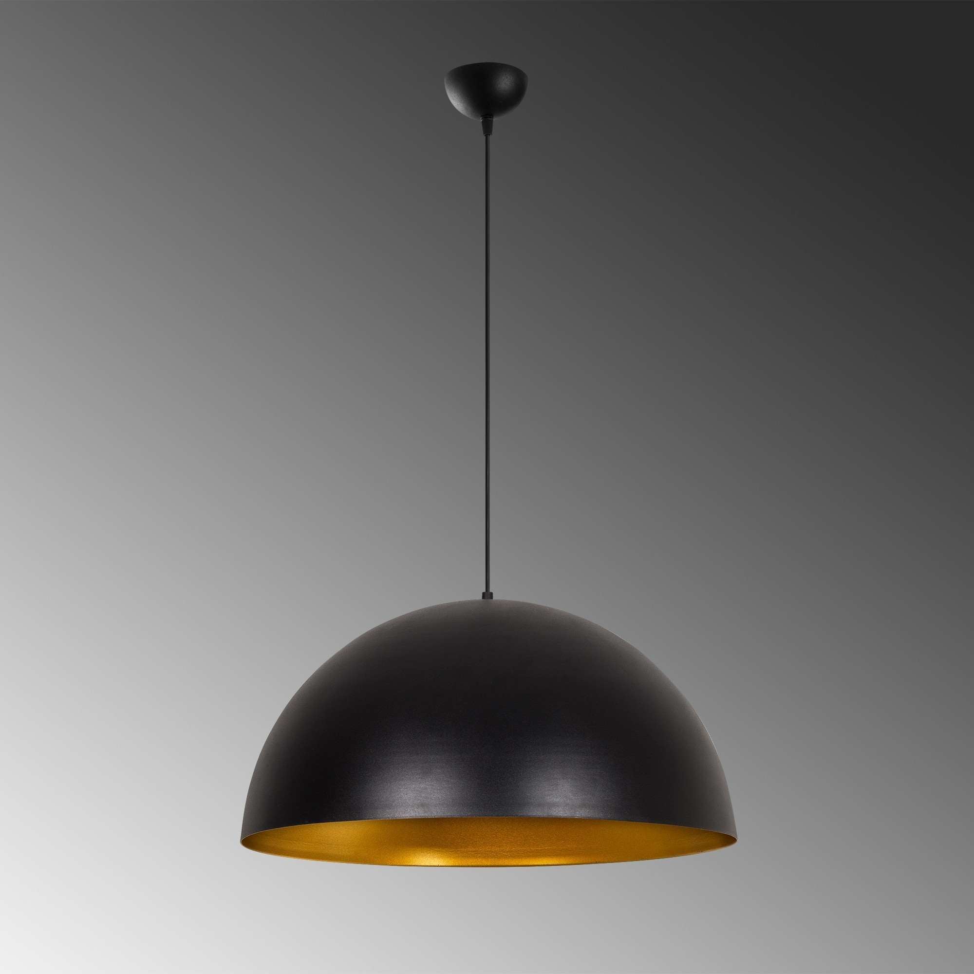 Verleihen Sie Ihrem Zuhause mit der Sivani Pendelleuchte in Schwarz-Gold von Opviq einen Hauch von Luxus und modernem Design.