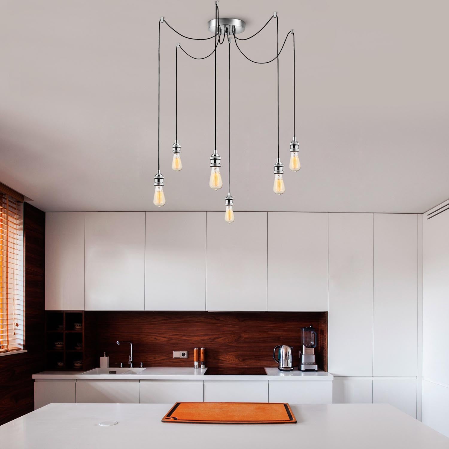 Entdecken Sie die Kabluni Pendelleuchte in elegantem Chrom von Opviq. Ein stilvolles Highlight für jeden Raum, das Licht und Eleganz vereint.