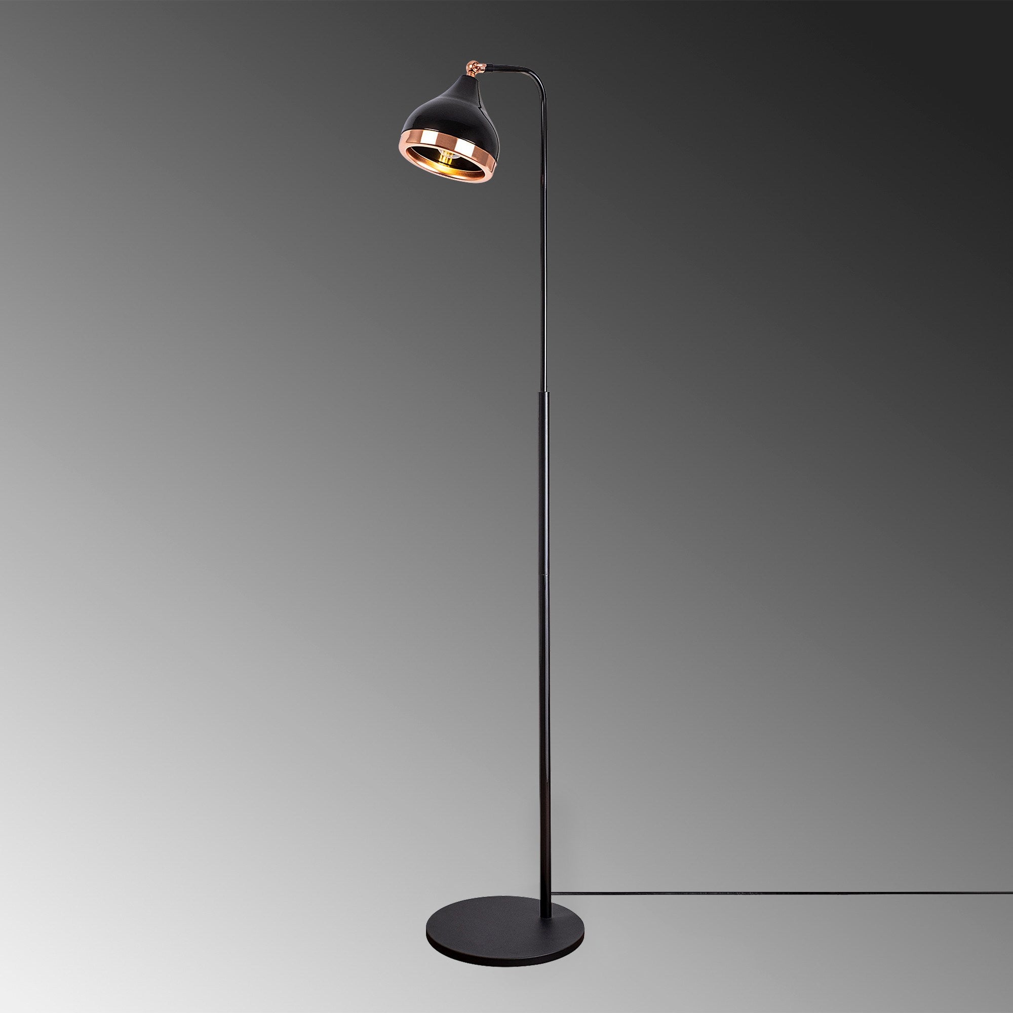 Elegante Yıldo Stehlampe in Schwarz und Kupfer von Opviq. Ideal für stilvolle Akzente und gemütliche Beleuchtung in jedem Raum.