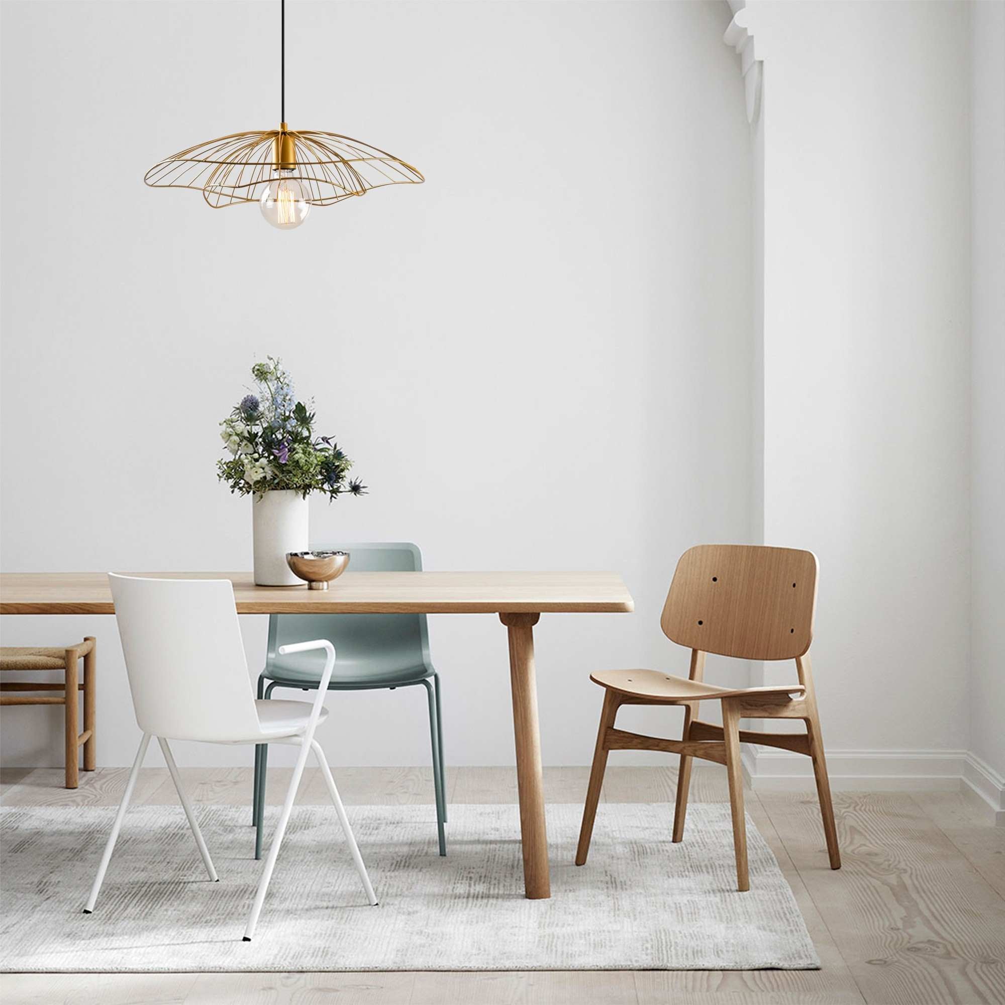 Entdecken Sie die elegante Tel Pendelleuchte in Gold von Opviq – ein stilvolles Highlight für Ihr Zuhause, das Atmosphäre und Glamour verleiht.