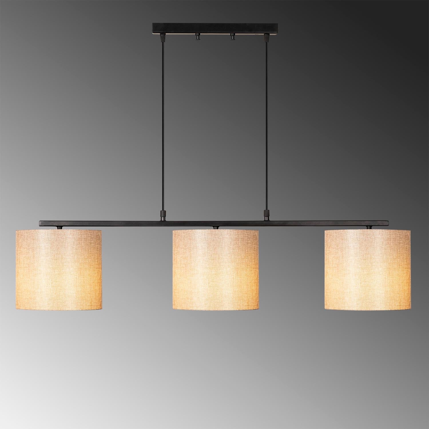 Entdecken Sie die Valiz Pendelleuchte in Creme und Schwarz von Opviq – ein stilvoller Kronleuchter, der modernes skandinavisches Design mit einladendem Licht vereint.