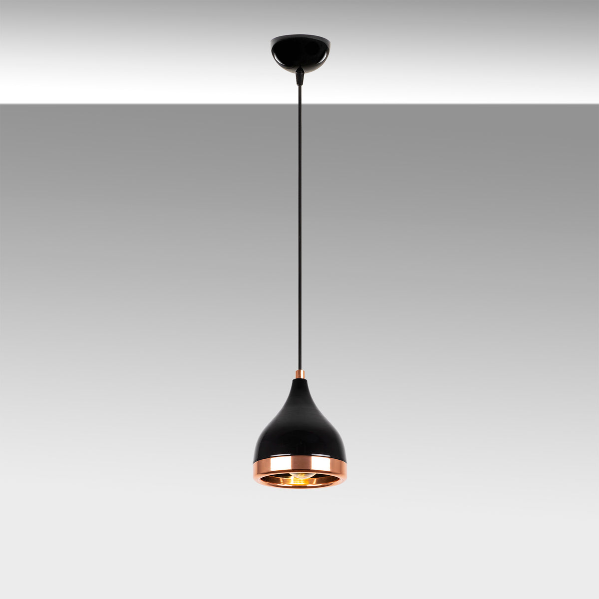 Yıldo Pendellampe - Schwarz
Kupfer in Schwarz
Kupfer präsentiert im Onlineshop von KAQTU Design AG. Pendelleuchte ist von Opviq