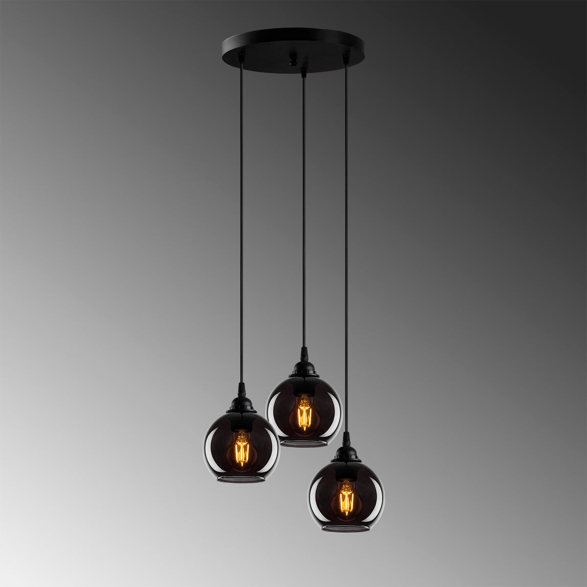 Smoked Pendellampe - Rauch in Rauch präsentiert im Onlineshop von KAQTU Design AG. Pendelleuchte ist von Opviq