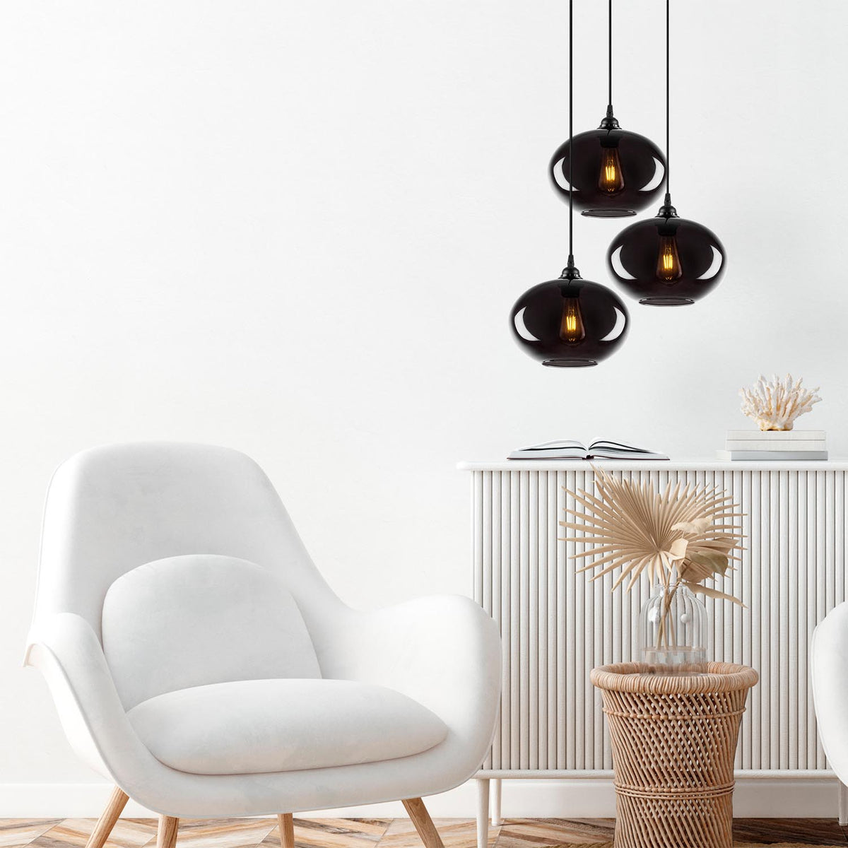 Smoked Pendellampe - Rauch in Rauch präsentiert im Onlineshop von KAQTU Design AG. Pendelleuchte ist von Opviq