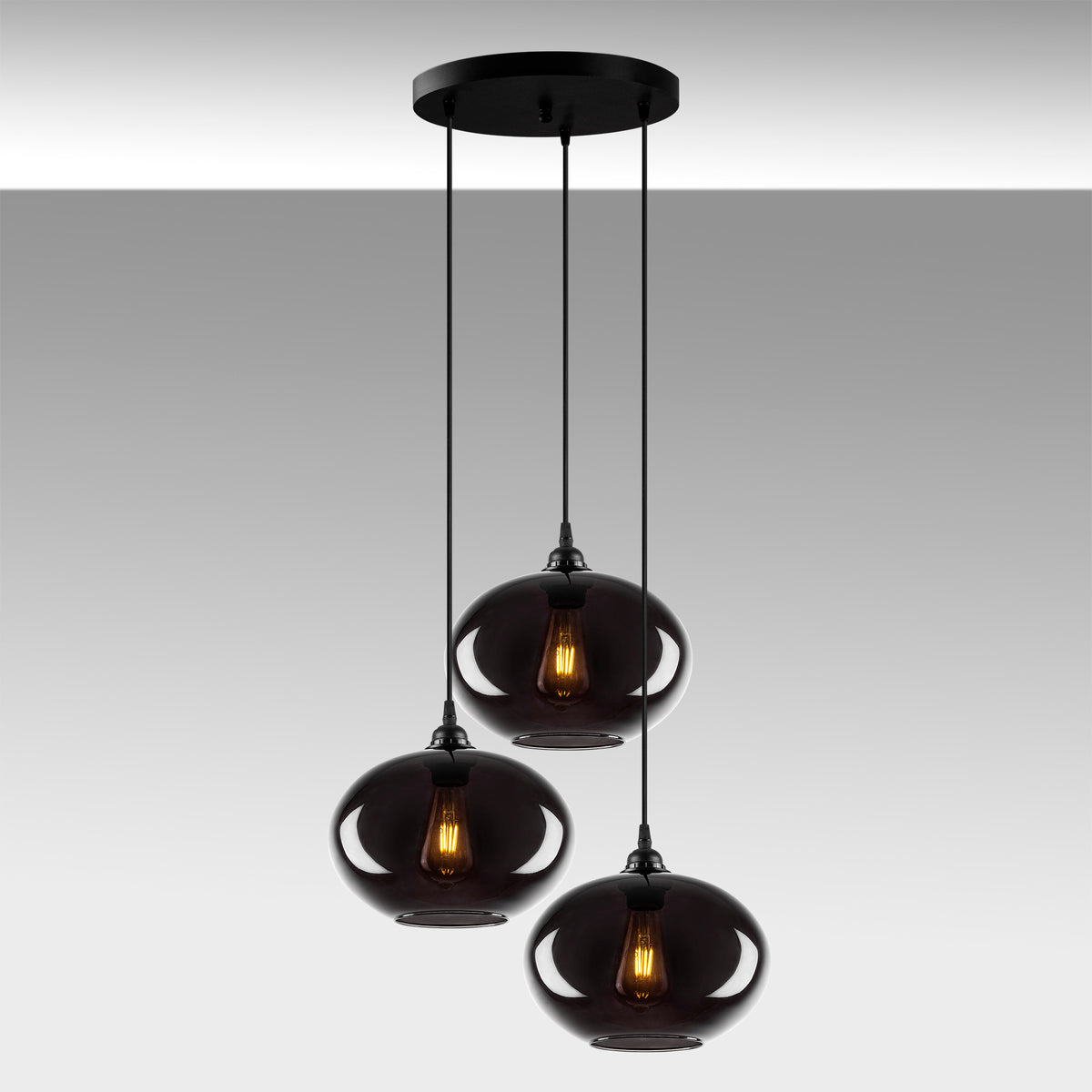Smoked Pendellampe - Rauch in Rauch präsentiert im Onlineshop von KAQTU Design AG. Pendelleuchte ist von Opviq