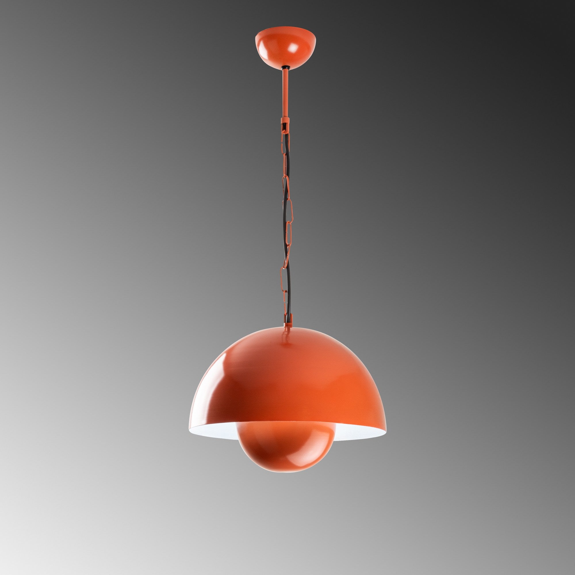 Erleben Sie die Kure 2676 Pendelleuchte in strahlendem Orange von Opviq – ein elegantes Designstück, das jeden Raum mit warmem Licht und Stil bereichert.