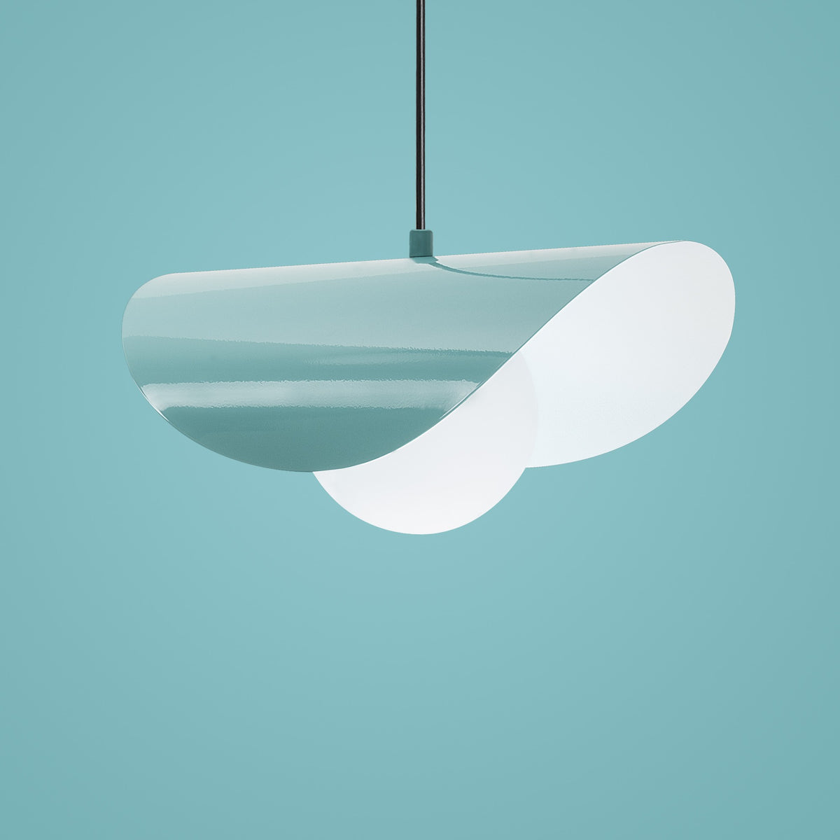 Vatoz Pendellampe - Türkis in Türkis präsentiert im Onlineshop von KAQTU Design AG. Pendelleuchte ist von Opviq