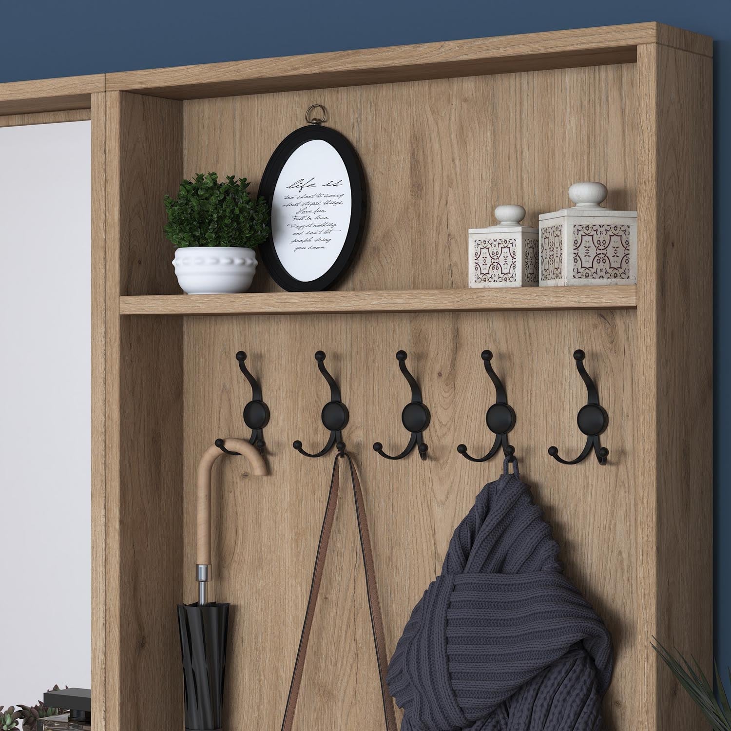 Verleihen Sie Ihrem Eingangsbereich mit der P6 Garderobe von Hanah Home in elegantem Weiß und Walnuss einen Hauch von Stil und Funktionalität.