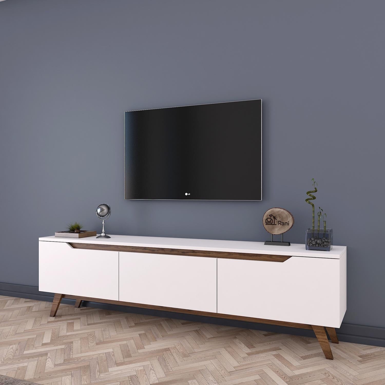 Entdecken Sie das elegante D1 Sideboard in Weiß und Walnuss von Hanah Home. Ideal für stilvolle Wohnzimmer mit viel Stauraum.