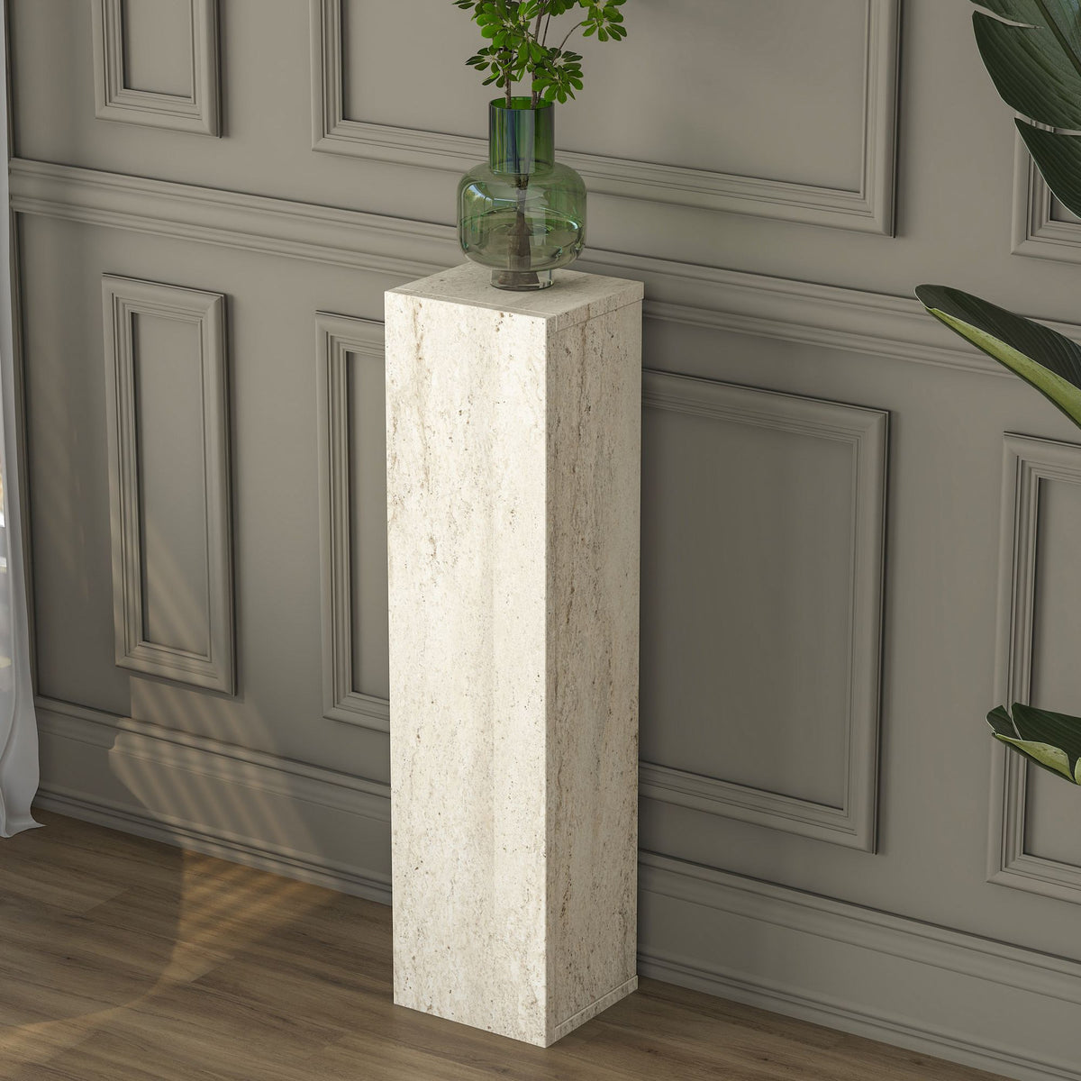 Kleiner Beistelltisch in Travertin-Optik von Hanah Home, rechteckige Form, Oberfläche aus melaminbeschichteter Spanplatte, schlichtes Design.