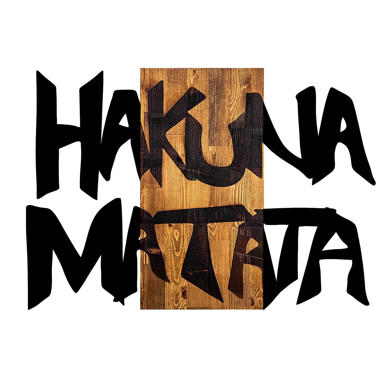 Verleihen Sie Ihrem Zuhause mit der Hakuna Matata 5 Wanddeko von Wallity einen Hauch von Eleganz. Handgefertigt aus echtem Holz in Schwarz und Hellwalnuss.