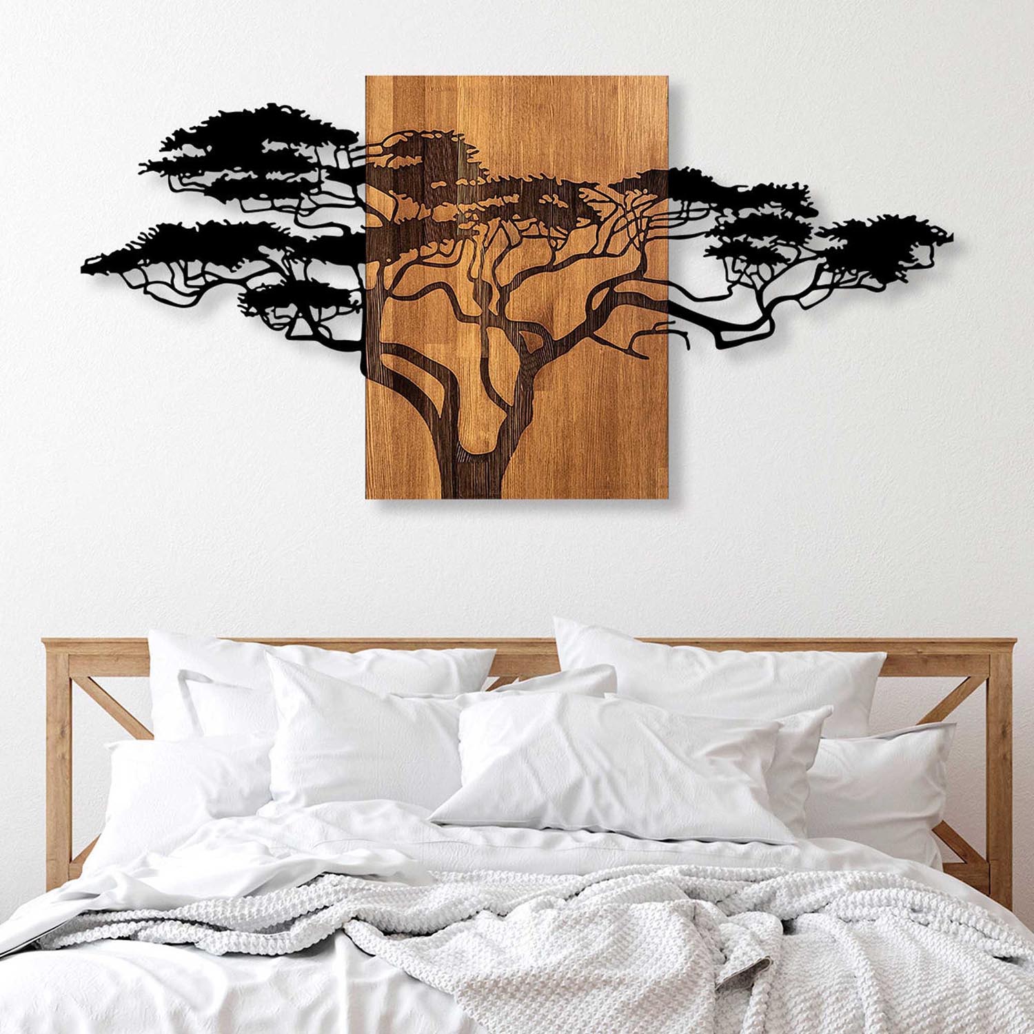 Entdecken Sie die Acacia Tree Wanddeko in Schwarznuss von Wallity – ein einzigartiges Kunstwerk, das rustikalen Charme und moderne Eleganz vereint.