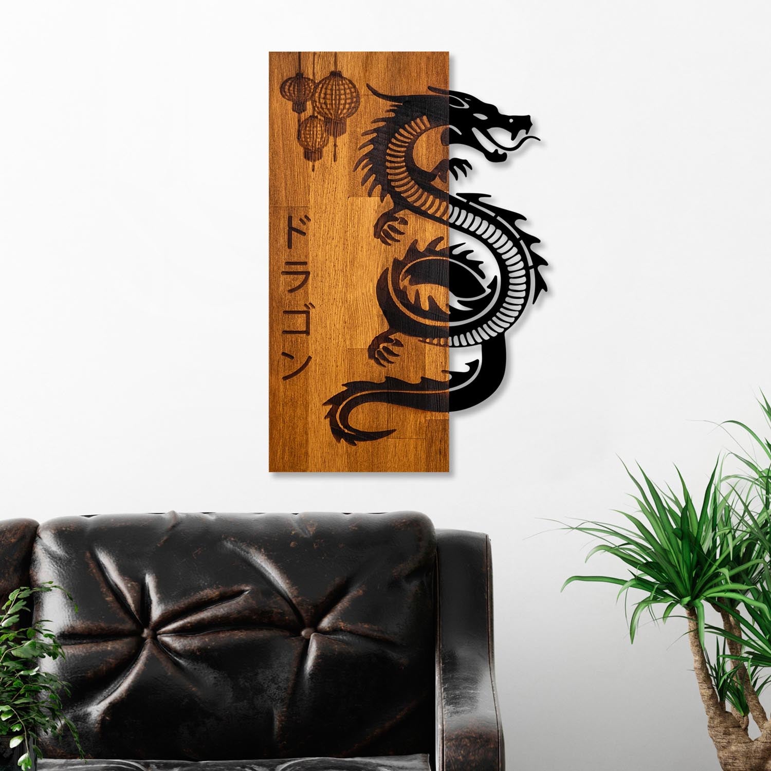 Entdecken Sie die Dragon Wanddeko in Walnuss Schwarz von Wallity – ein elegantes Holzaccessoire, das jedem Raum Stil und Charme verleiht.