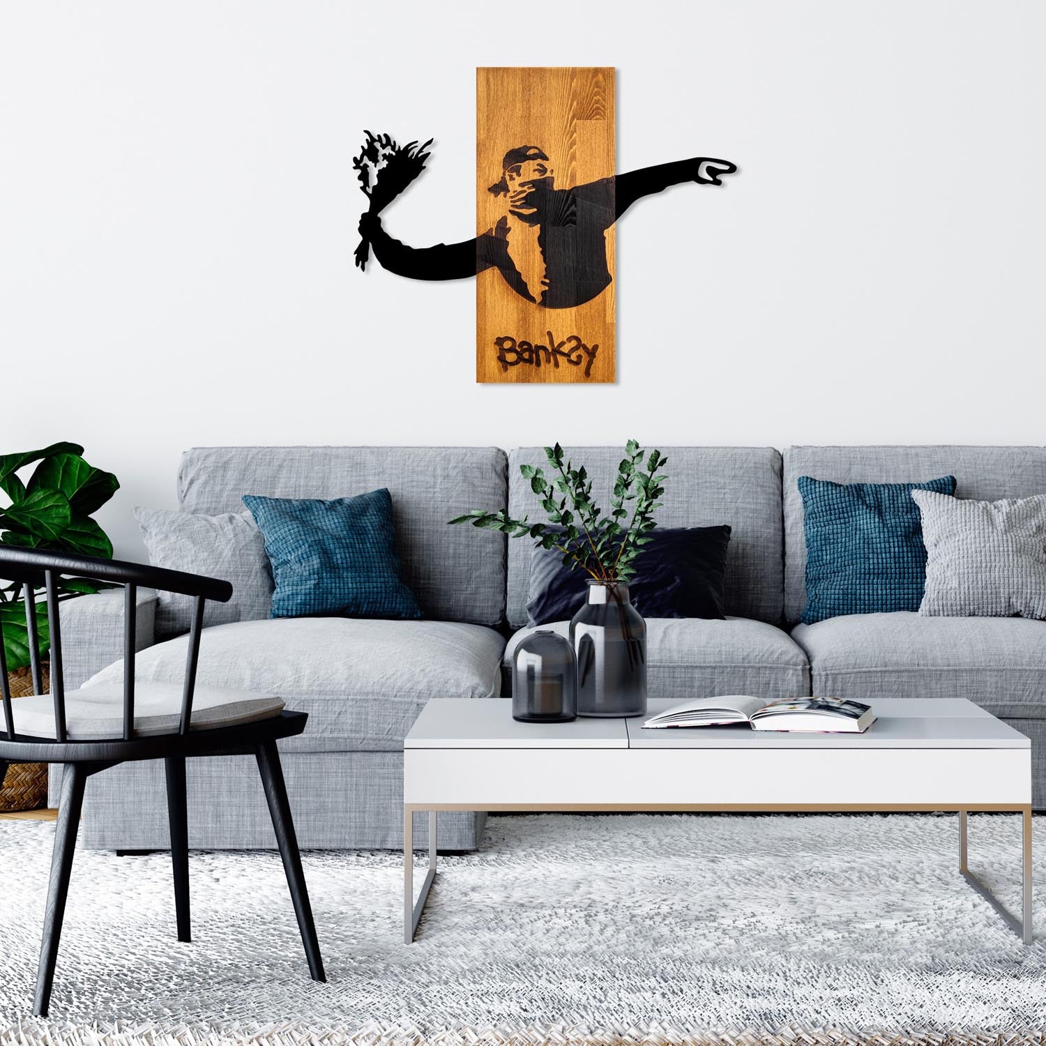 Verleihen Sie Ihrem Zuhause mit der Banksy Wanddeko in Walnuss Schwarz von Wallity einen Hauch von Kunst und Eleganz – ein einzigartiges Holzstück für jeden Raum!