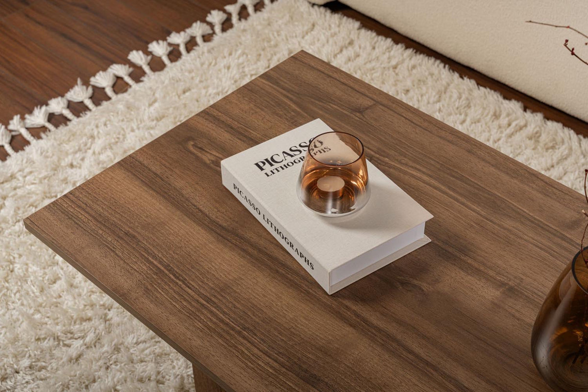 Sabin Sofatisch - Walnuss in Walnuss präsentiert im Onlineshop von KAQTU Design AG. Couchtisch ist von Nordure