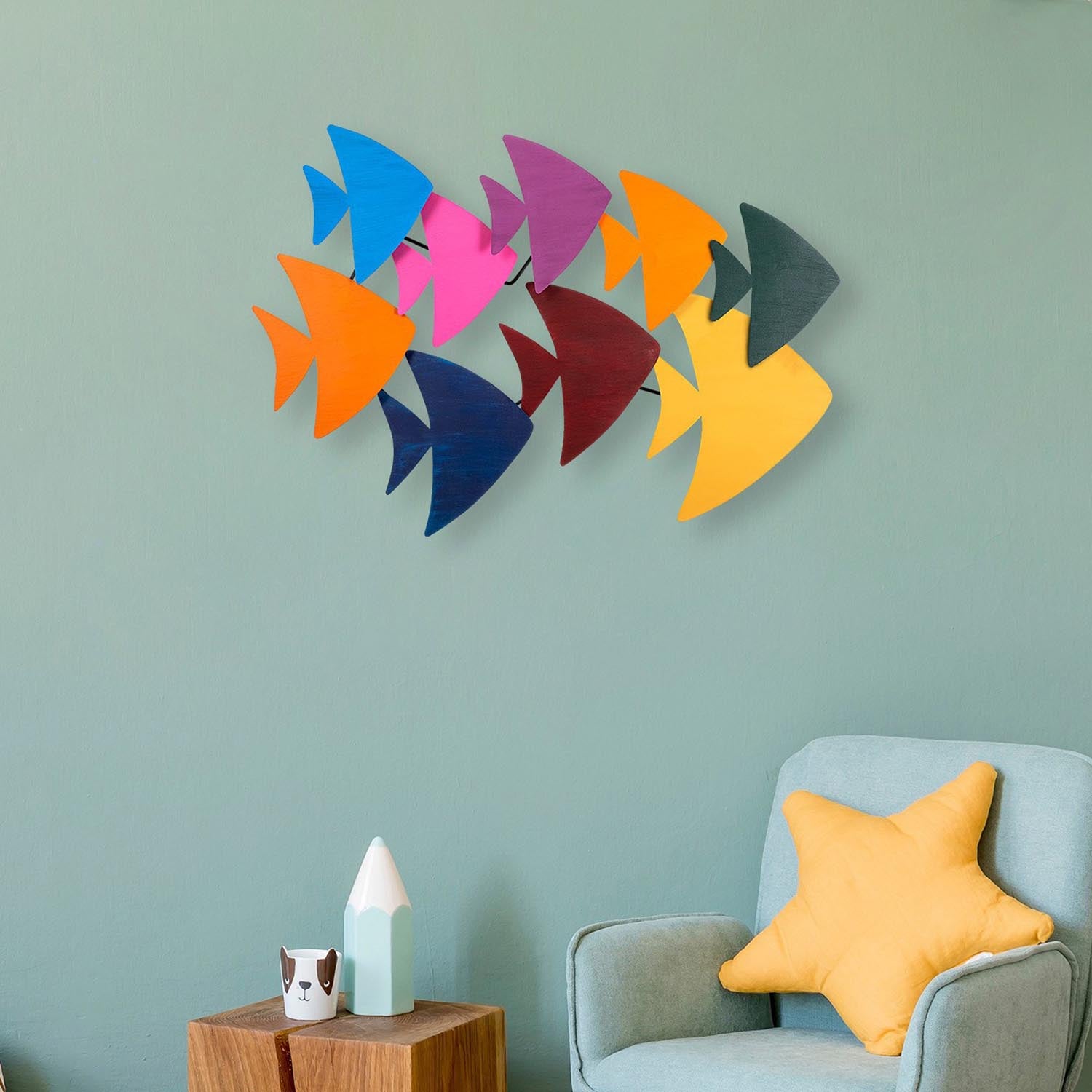 Entdecken Sie die Cırgısın Wanddeko von Wallity – ein handgemaltes Metall-Wandaccessoire, das jeden Raum mit Farbe und Eleganz verwandelt.