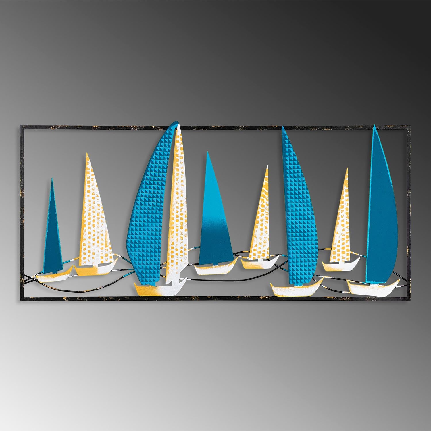 Entdecken Sie die Yelkenli 2 Wanddeko von Wallity – ein handgefertigtes Metallkunstwerk, das jedem Raum Eleganz und Stil verleiht.