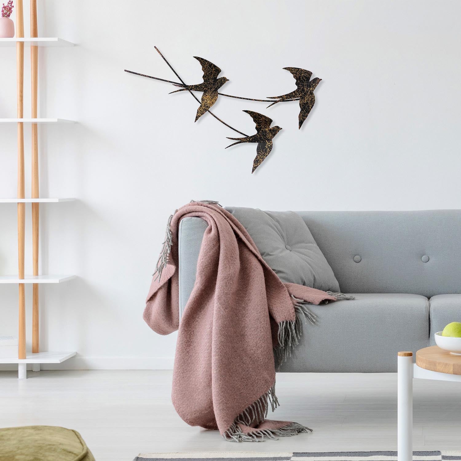 Entdecken Sie die Wallow 2 Wanddeko von Wallity – ein einzigartiges, handgefertigtes Metallkunstwerk, das jedem Raum Eleganz verleiht.