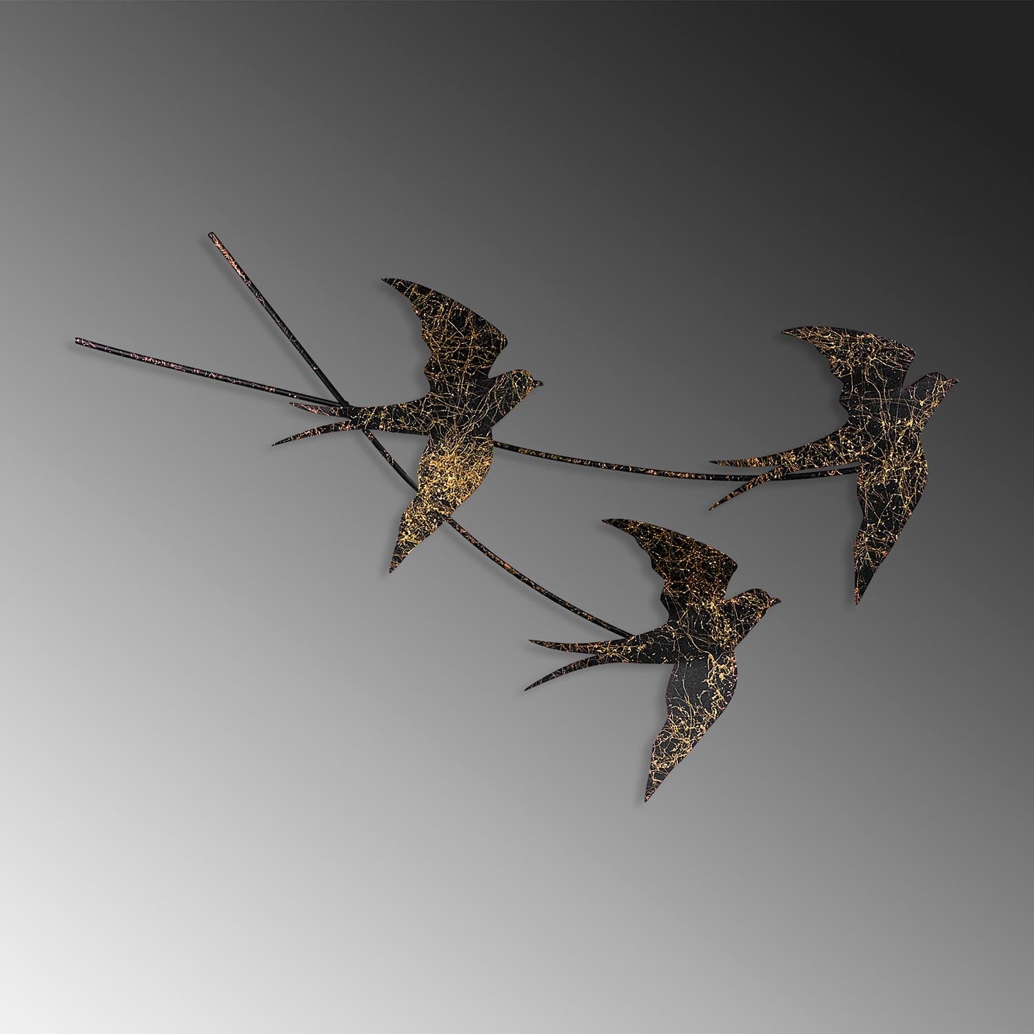 Entdecken Sie die Wallow 2 Wanddeko von Wallity – ein einzigartiges, handgefertigtes Metallkunstwerk, das jedem Raum Eleganz verleiht.