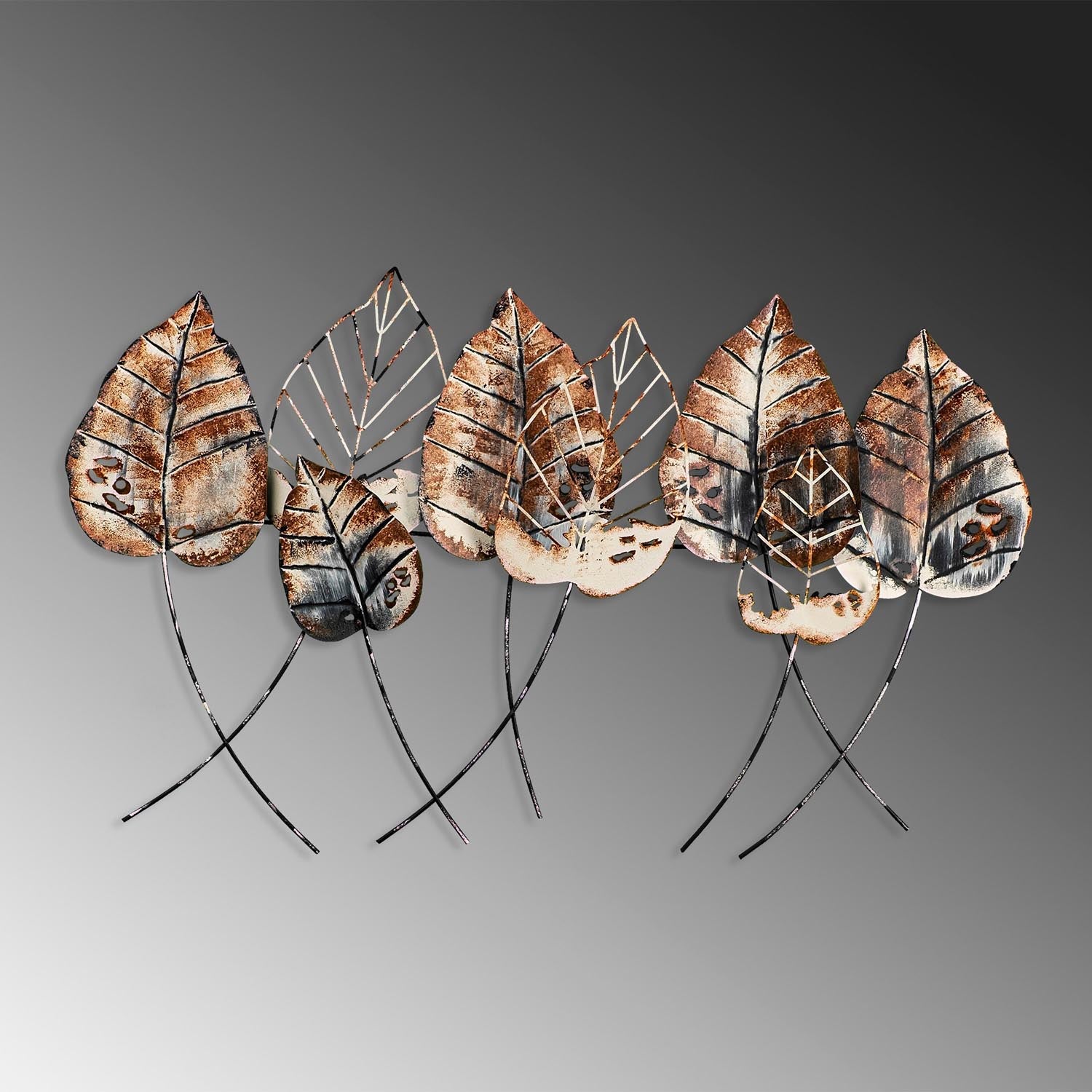 Verleihen Sie Ihrem Zuhause mit der Casting Leaf 2 Wanddeko von Wallity einen Hauch von Stil. Dieses einzigartige, handgefertigte Metallstück ist ein echter Blickfang.