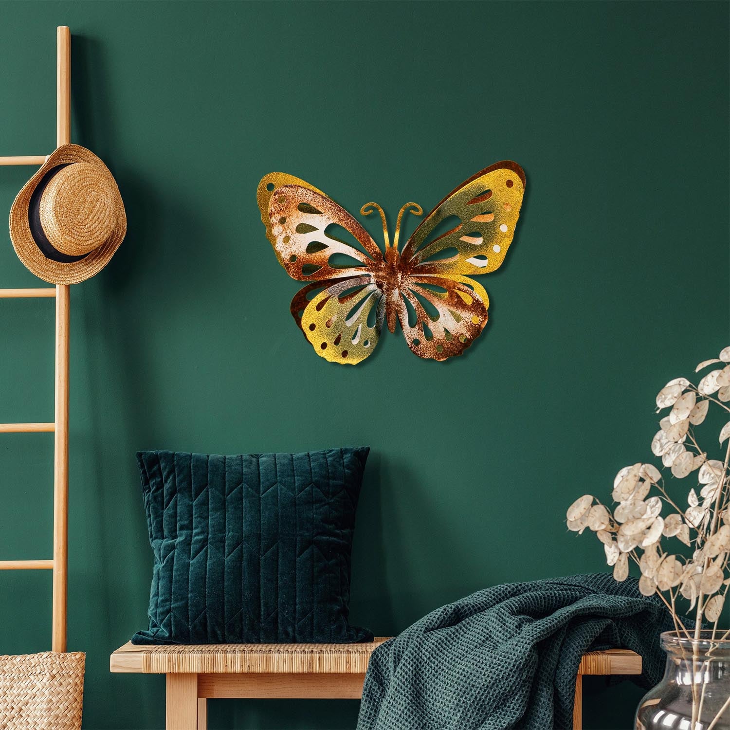 Entdecken Sie die Farfalla 3 Wanddeko von Wallity – ein handgefertigtes Metallkunstwerk, das Ihrem Raum Farbe und Eleganz verleiht.