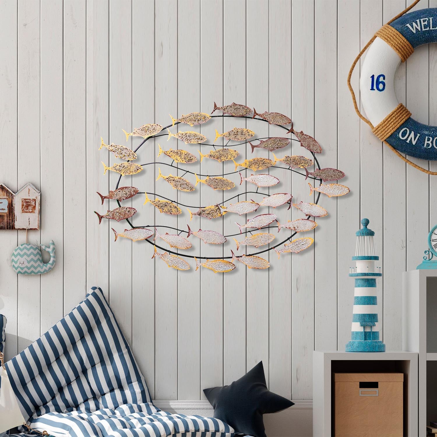 Entdecken Sie die Alabalık 2 Wanddeko von Wallity – ein handgefertigtes, mehrfarbiges Metallkunstwerk, das jedem Raum Eleganz verleiht.