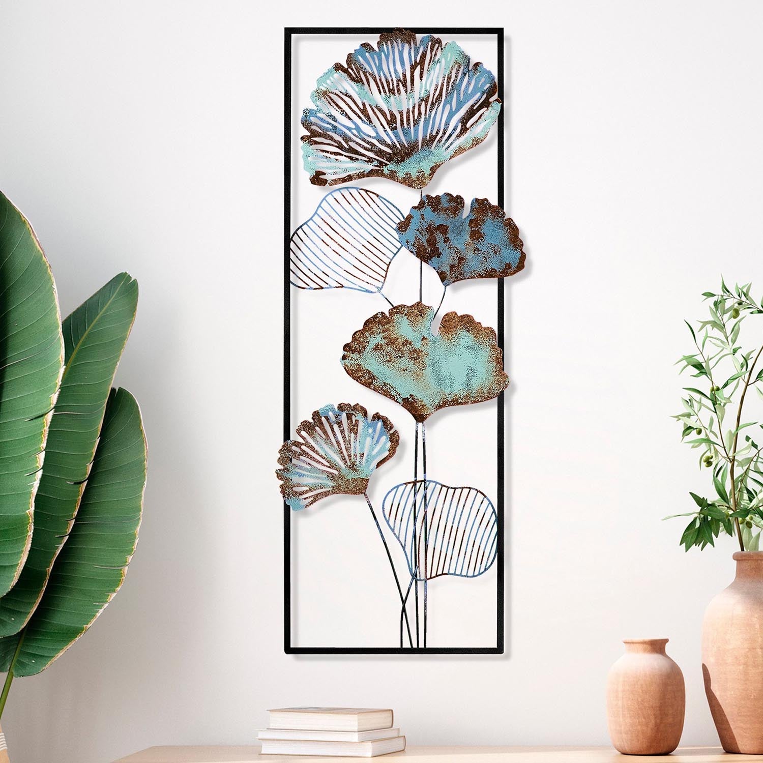 Entdecken Sie die Fig 3 Wanddeko von Wallity – ein handgefertigtes, mehrfarbiges Metallkunstwerk, das jeden Raum stilvoll verwandelt.