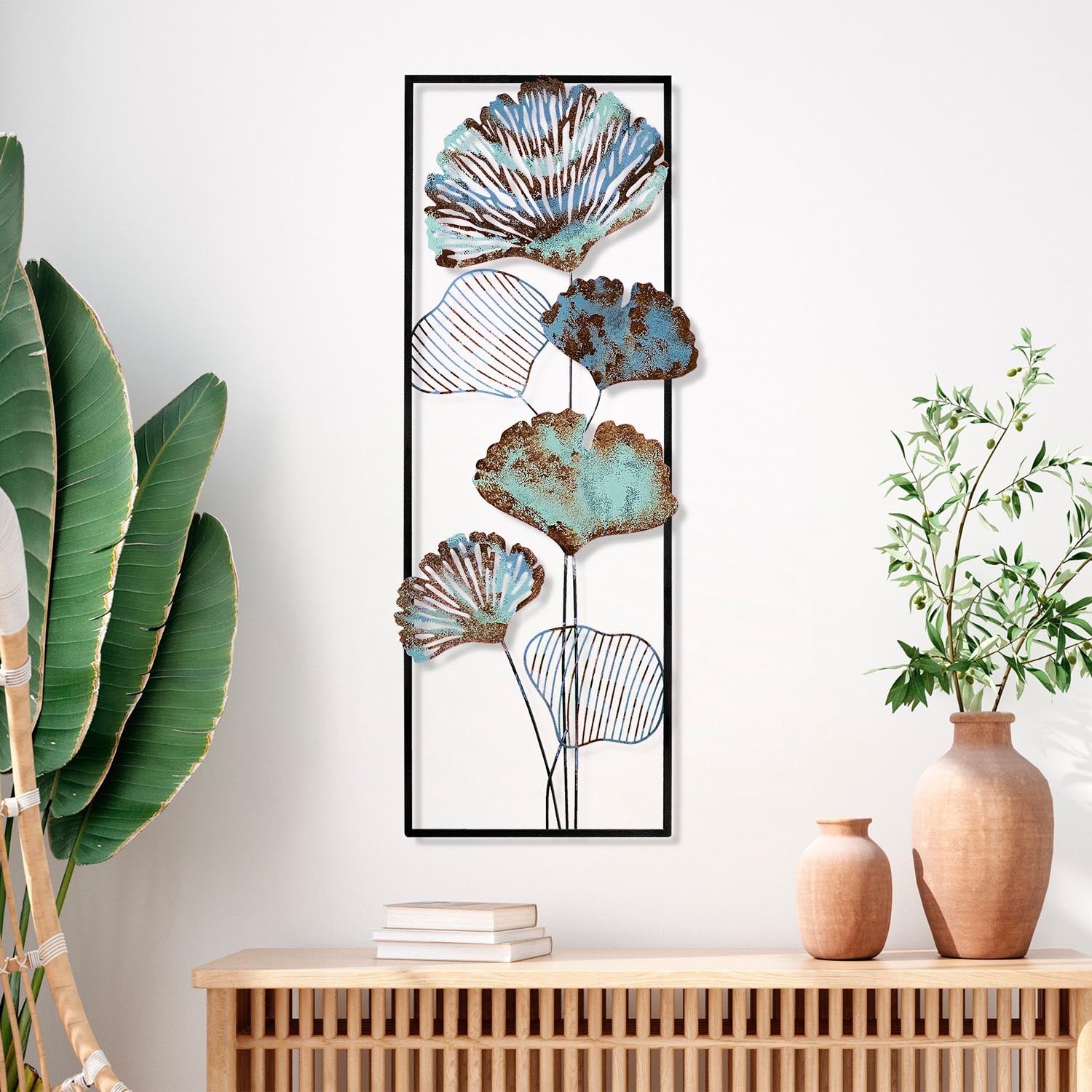 Verleihen Sie Ihrem Zuhause mit der Fig 3 Wanddeko von Wallity einen Hauch von Eleganz – ein einzigartiges, handgefertigtes Metallkunstwerk in lebendigen Farben.