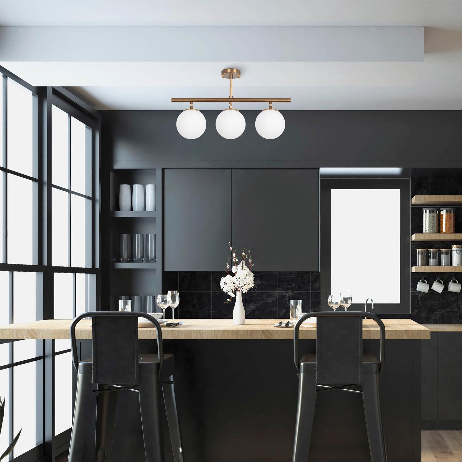 Entdecken Sie die Atmaca Deckenleuchte von Opviq – ein eleganter Vintage-Kronleuchter, der jedem Raum Stil und Wärme verleiht.