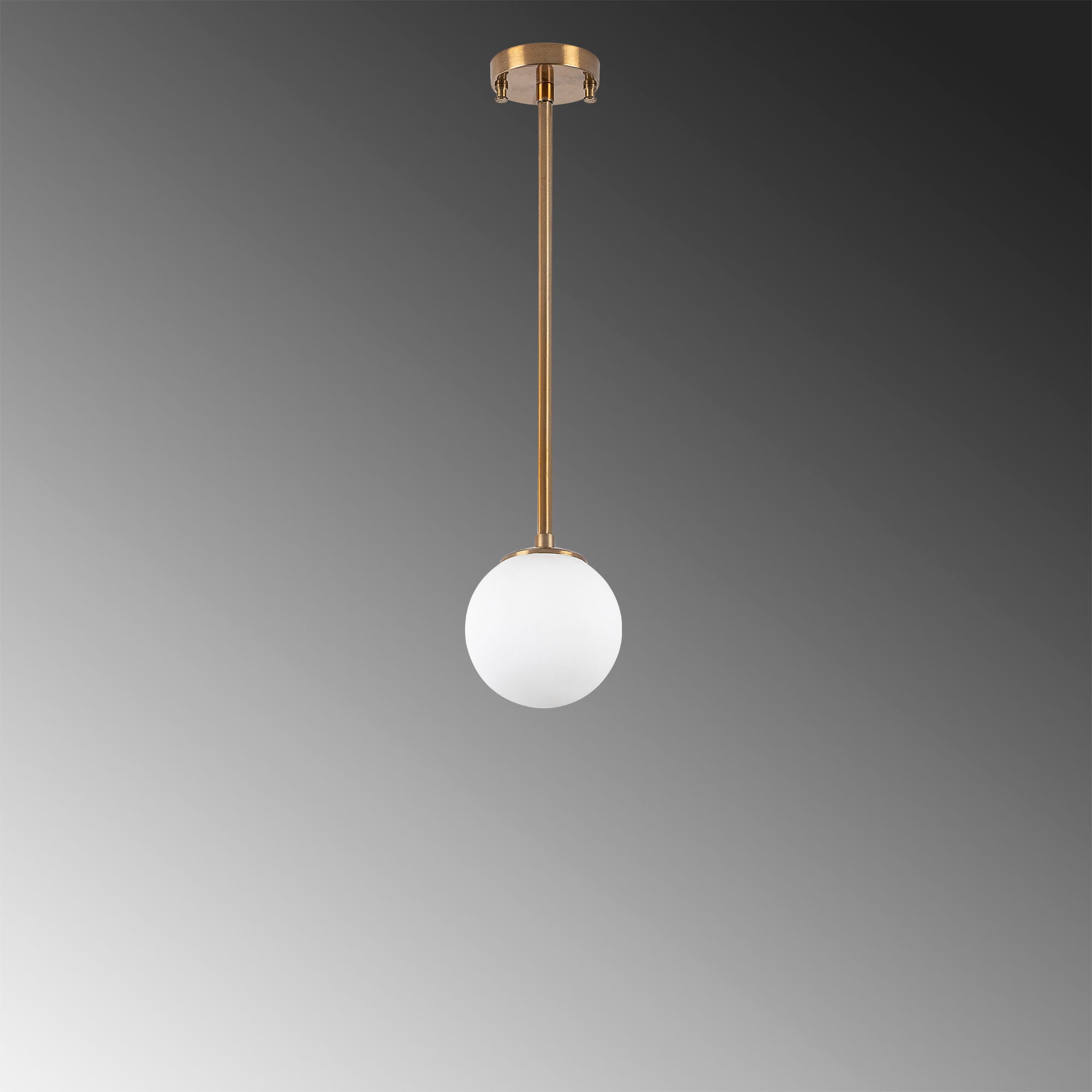 Erleben Sie die Akkas Pendelleuchte von Opviq – ein zeitloser Vintage-Kronleuchter, der mit warmem Licht und edlem Design jeden Raum verzaubert.