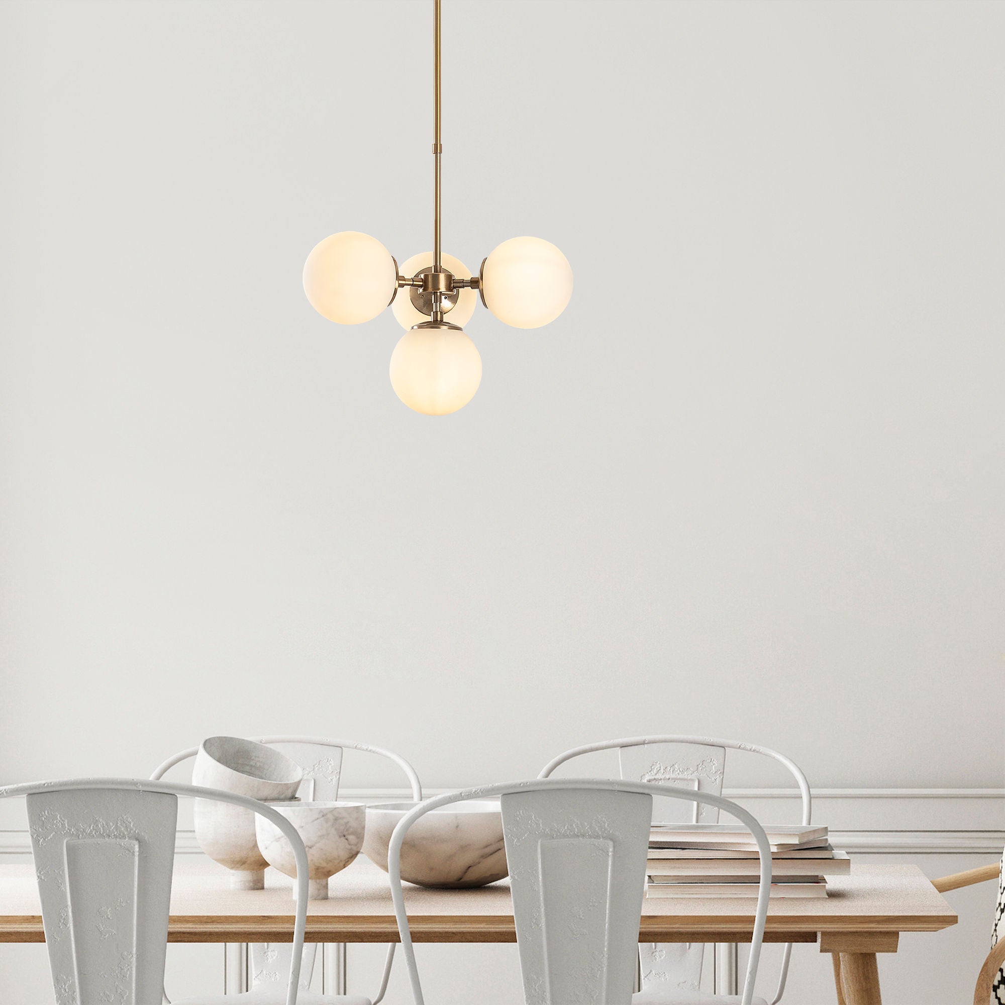 Elegante Akkas Pendelleuchte von Opviq im Vintage-Stil. Verleihen Sie Ihrem Raum mit diesem stilvollen Kronleuchter einen Hauch von Nostalgie.