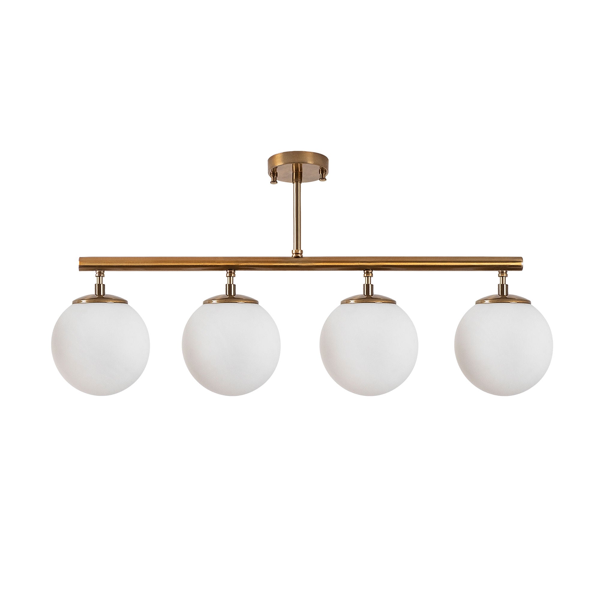 Entdecken Sie die Fazli Deckenleuchte von Opviq – ein elegantes Designstück, das mit seiner Vintage-Ästhetik und robusten Bauweise jeden Raum verzaubert.