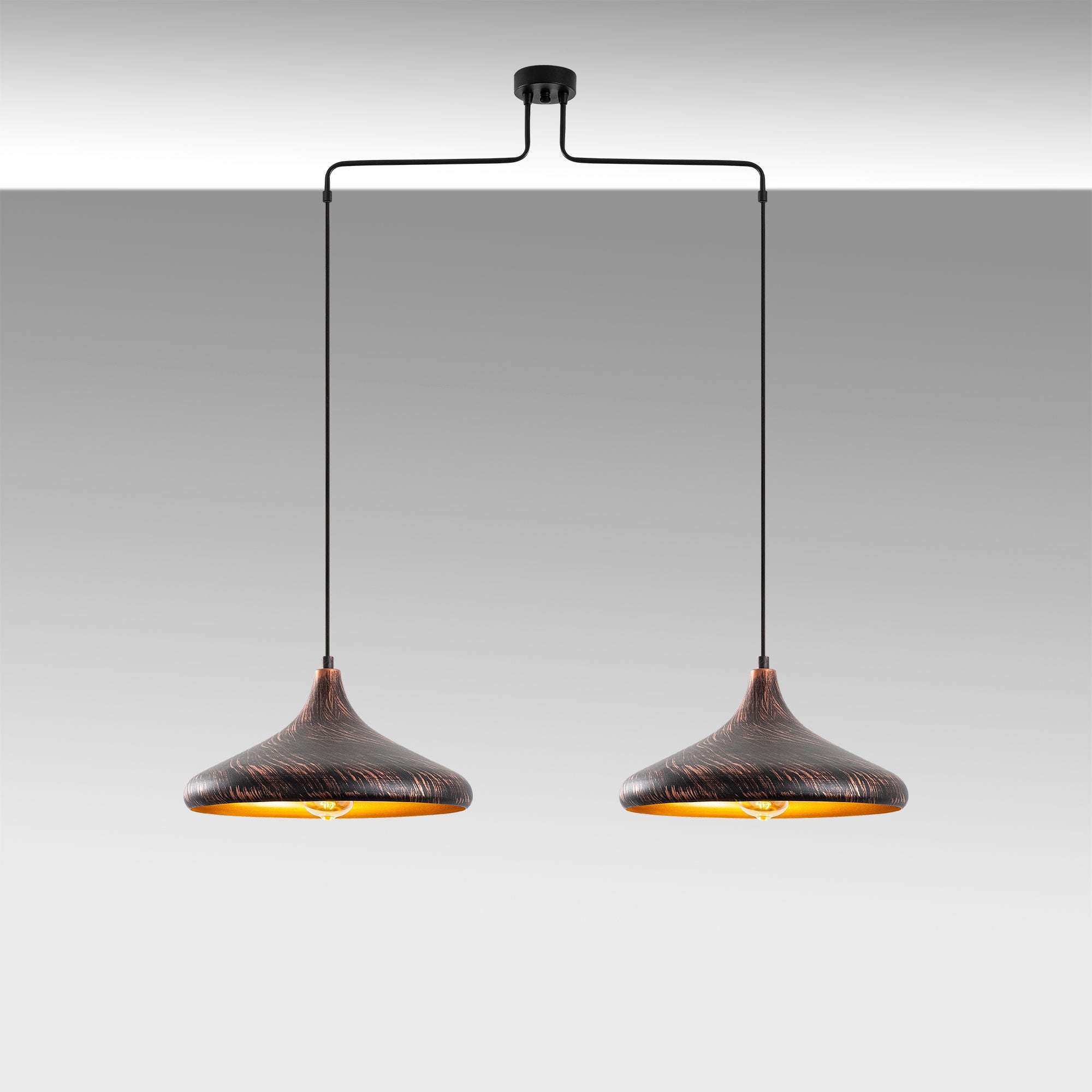 Entdecken Sie die Barek Pendelleuchte in Patina von Opviq – ein stilvolles Highlight für Ihr Zuhause, das modernes Design und industrielle Eleganz vereint.