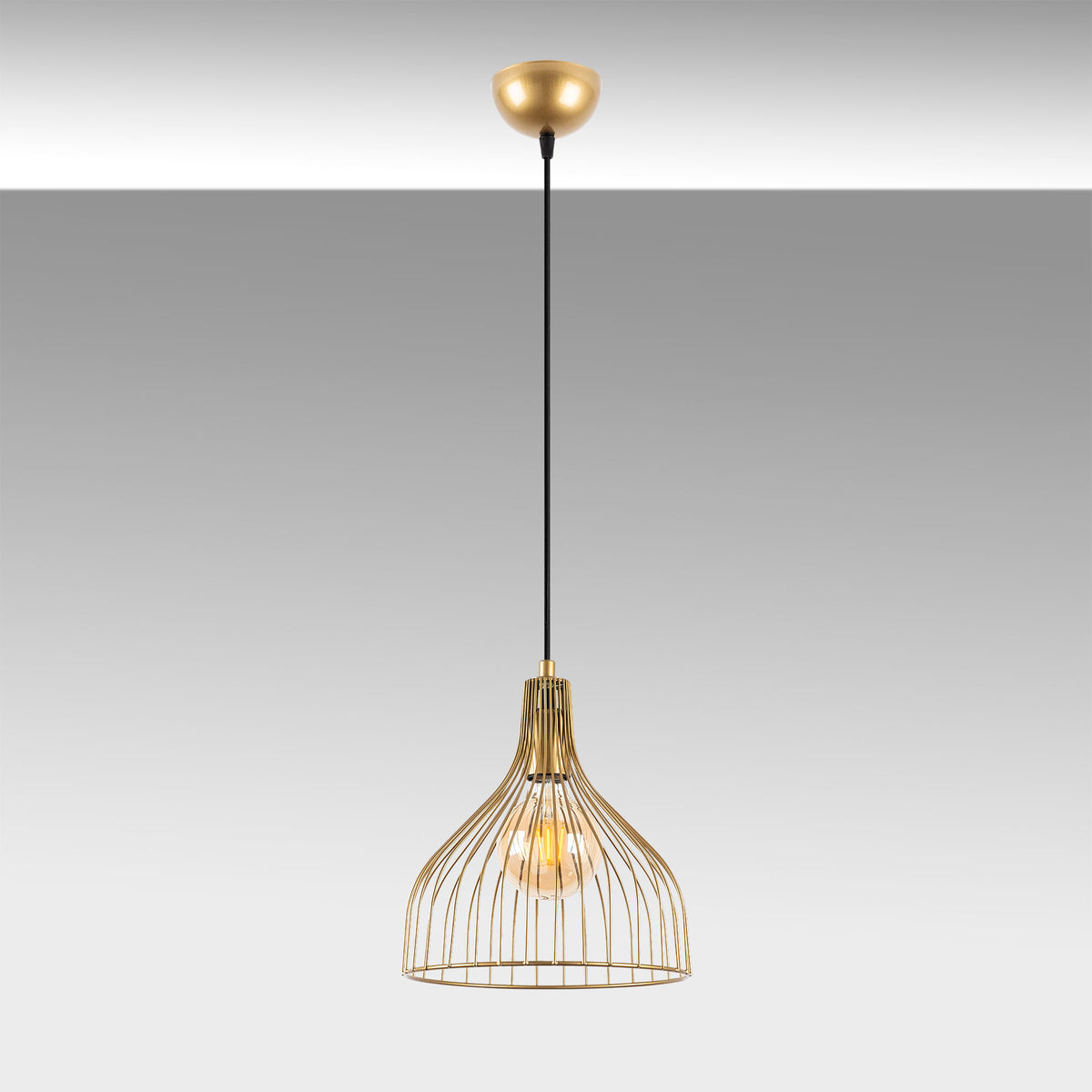 Cafu Pendellampe - Glänzendes Gold in Glänzendes Gold präsentiert im Onlineshop von KAQTU Design AG. Pendelleuchte ist von Opviq