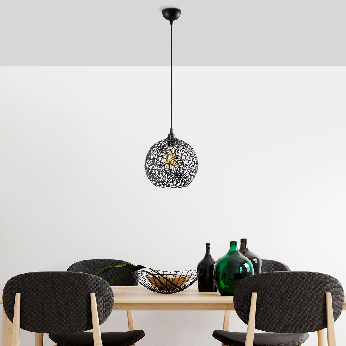 Hay Pendellampe - Schwarz in Schwarz präsentiert im Onlineshop von KAQTU Design AG. Pendelleuchte ist von Opviq